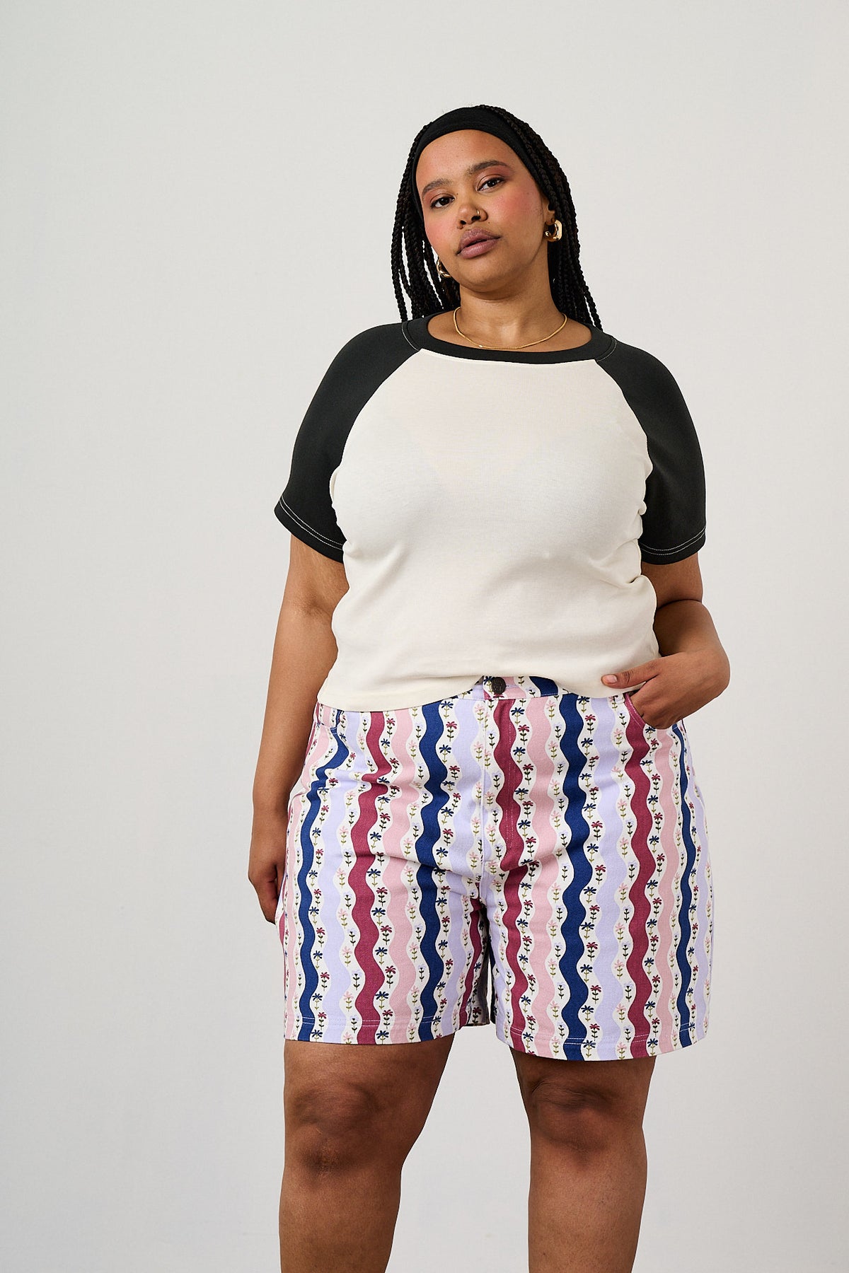 Lexi - High Waist Shorts Organic Cotton in Wavy Floral Stripe