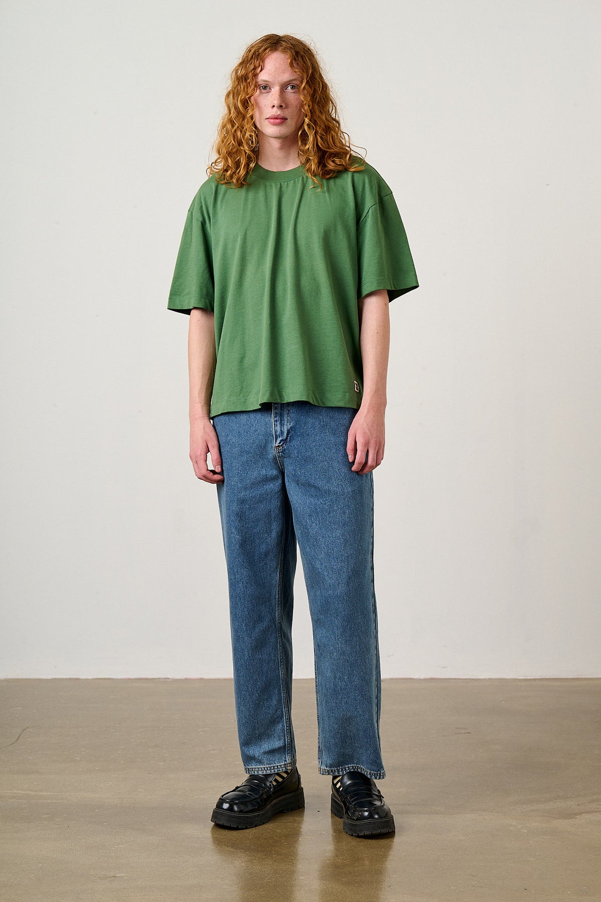 Linden - 90s Straight Leg Jeans Organic Cotton Denim in Mid Wash Blue