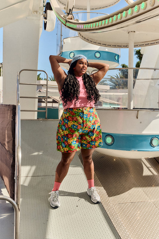 Lexi - High Waist Shorts Organic Cotton in 80s Scribble Floral
