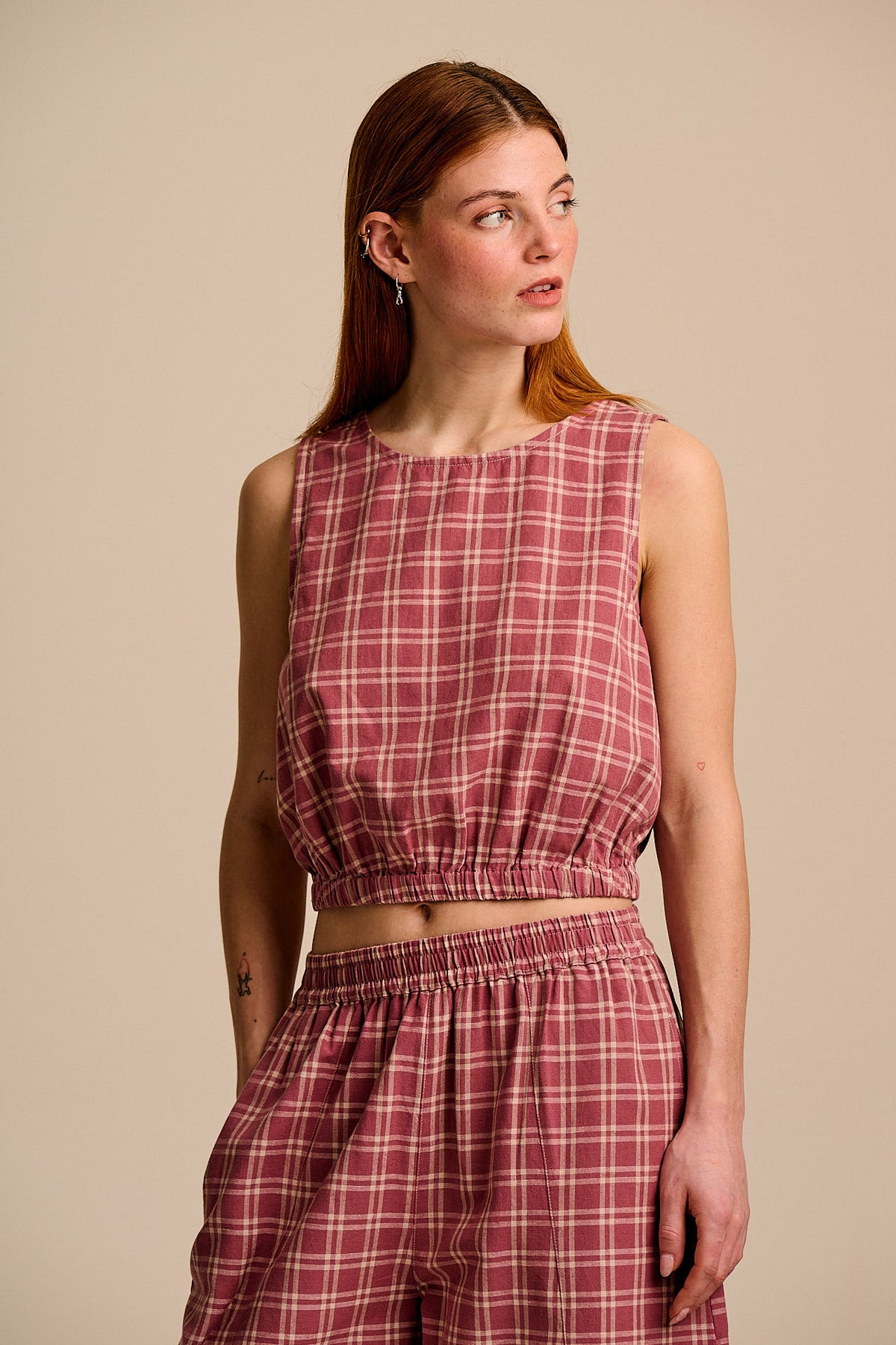 Lumi - Cropped Top Organic Cotton in Maroon Deco Rose Check