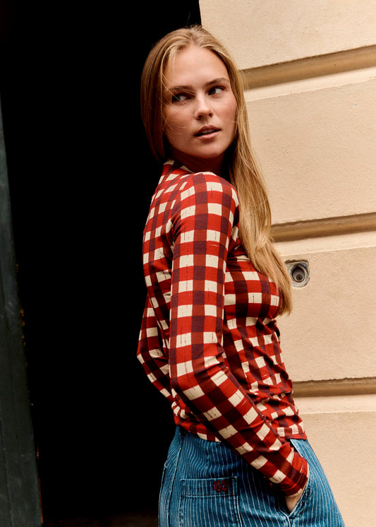 Sara - Long Sleeve Mock Neck Top Viscose in Burgundy Gingham