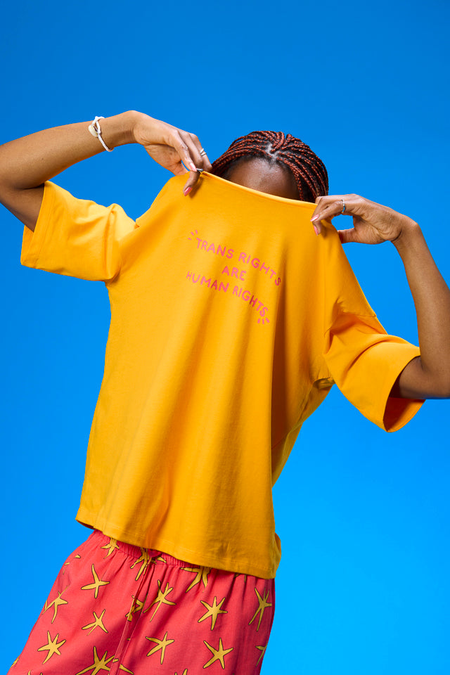 Bee Illustrates Pride 2026 Benny - Oversized T-Shirt Organic Cotton in Orange