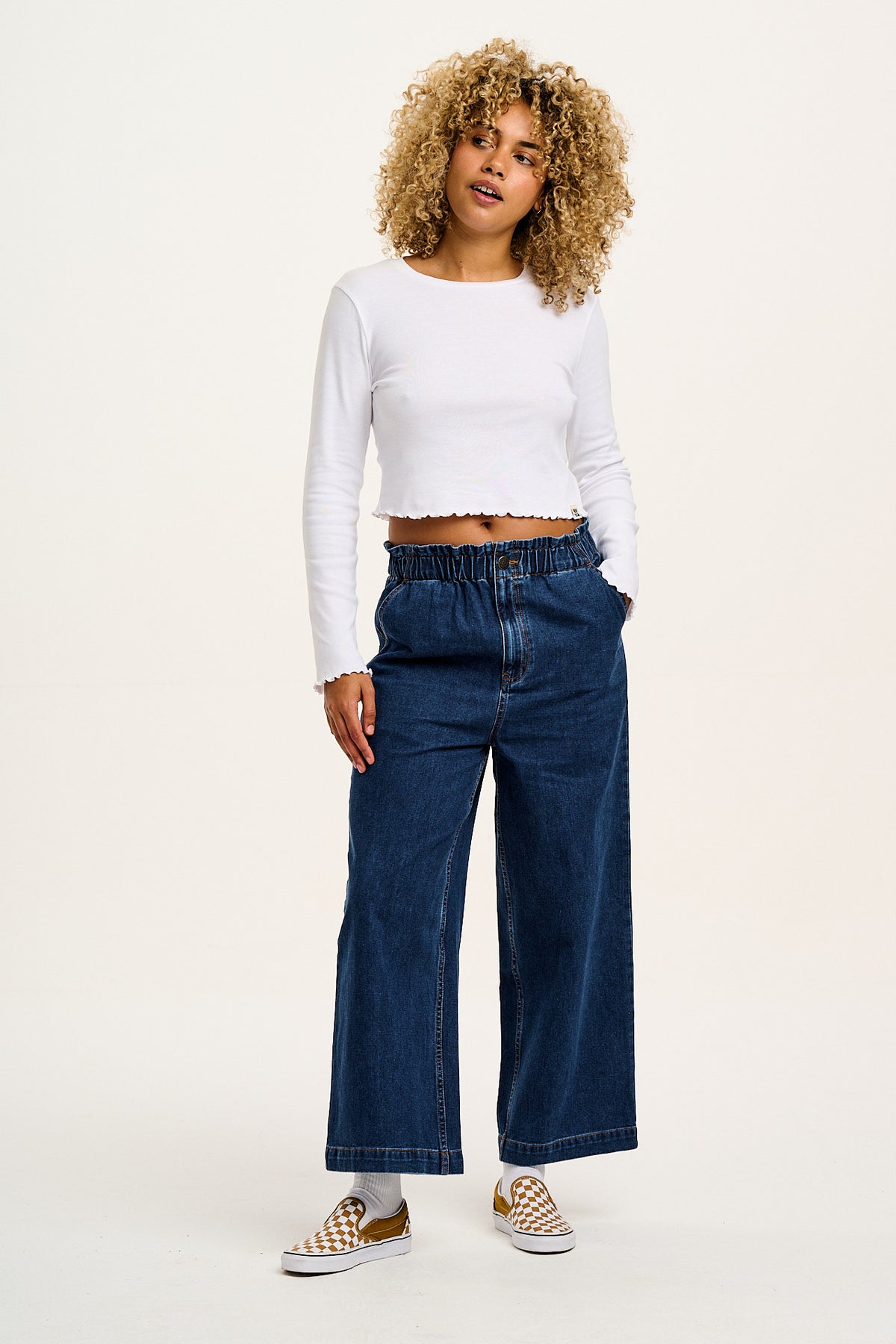 Hansel - Long Sleeve Cotton Crop Top in White