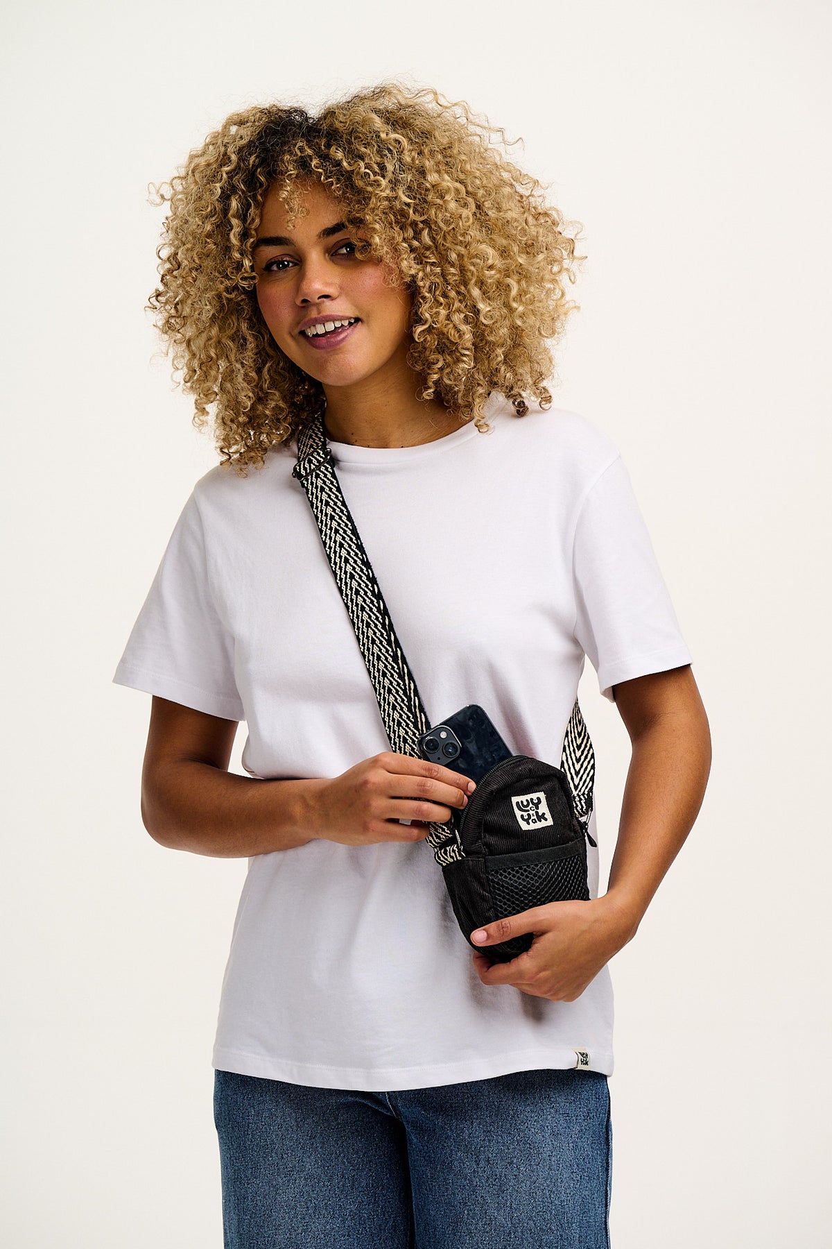 Brady - Crossbody Bag Organic Cotton Corduroy in Black