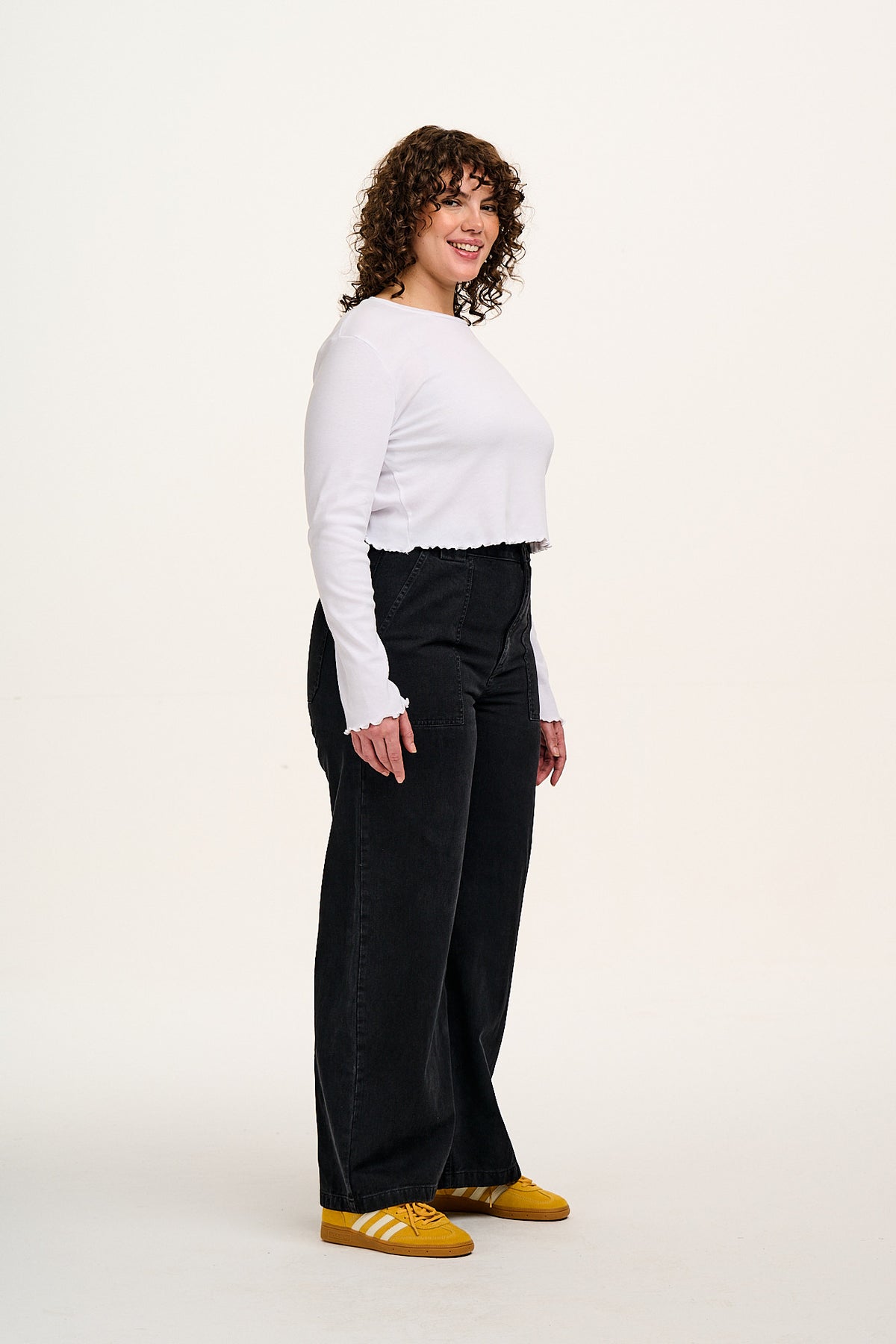 Delores - Wide Leg Denim Jeans in Washed Black