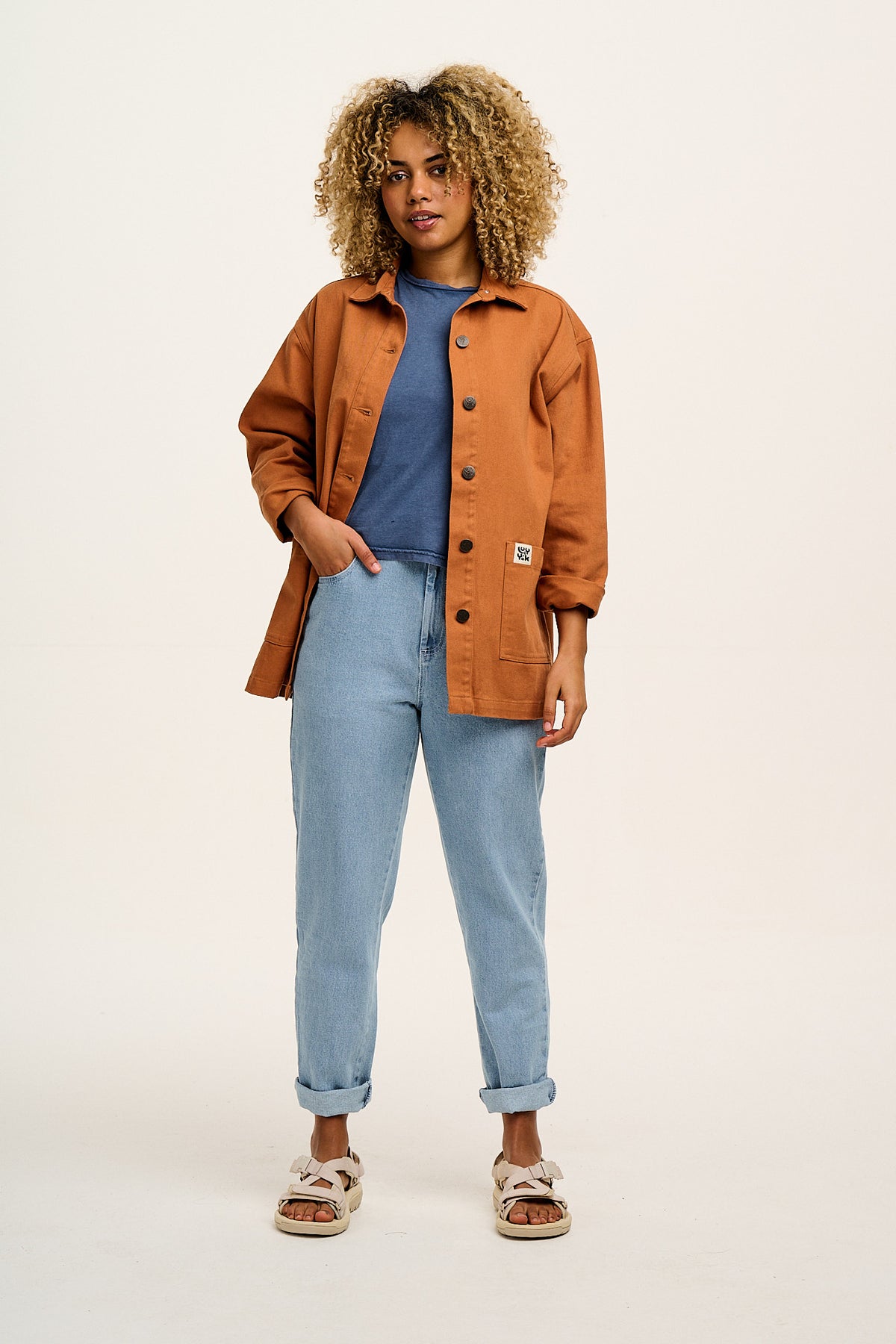 Dana - Mom Denim Jeans in Light Wash Blue