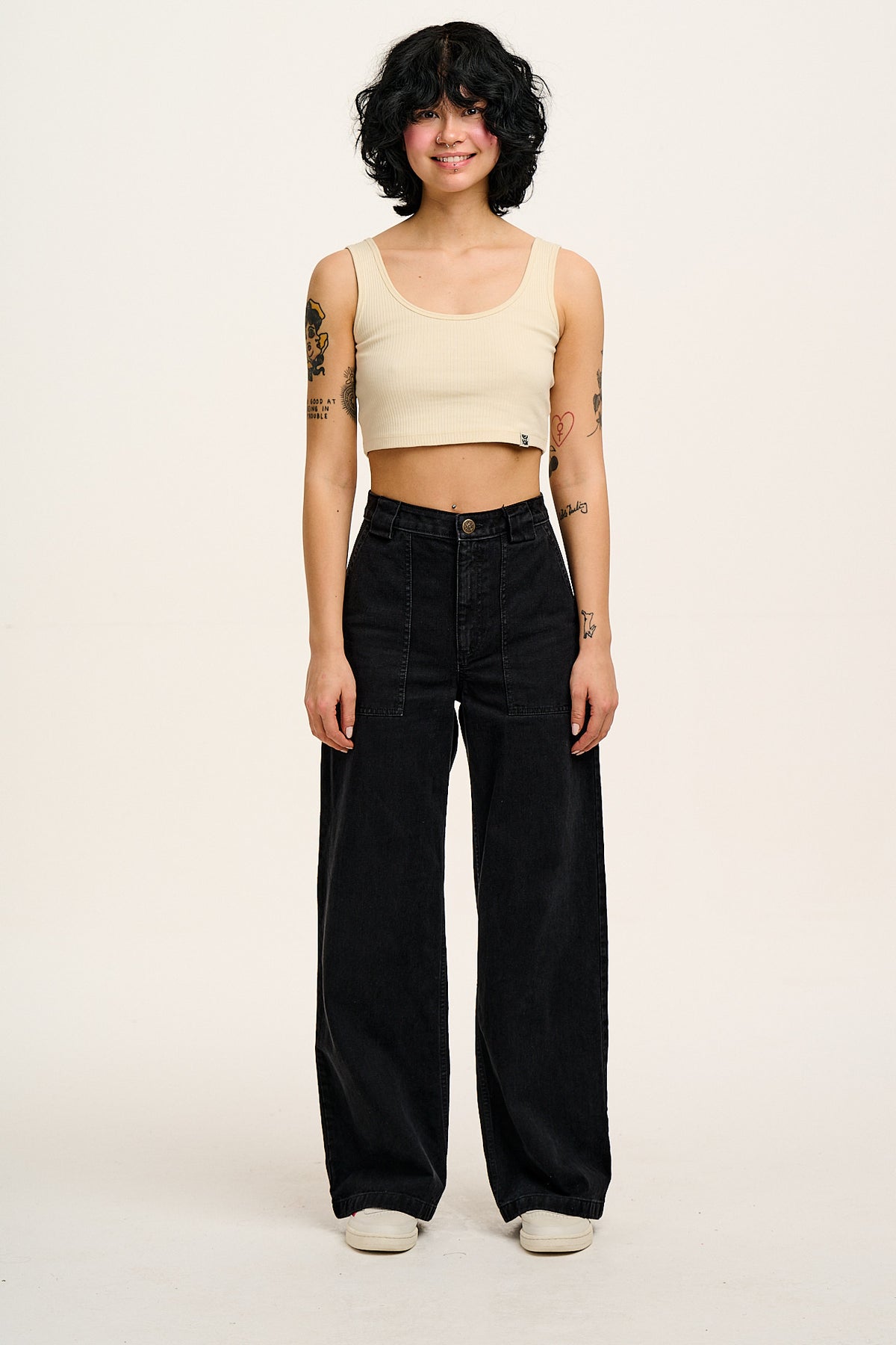 Delores - Wide Leg Denim Jeans in Washed Black