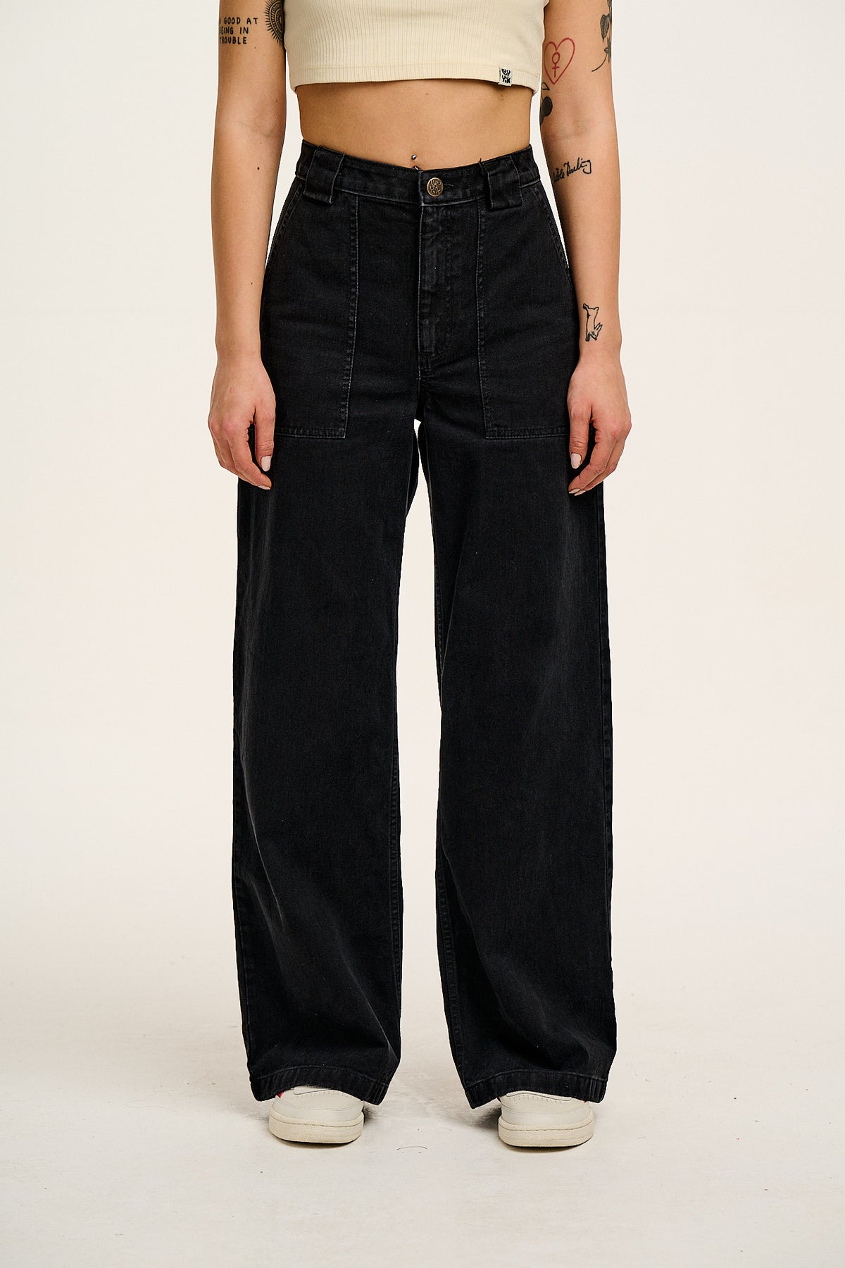 Delores - Wide Leg Denim Jeans in Washed Black