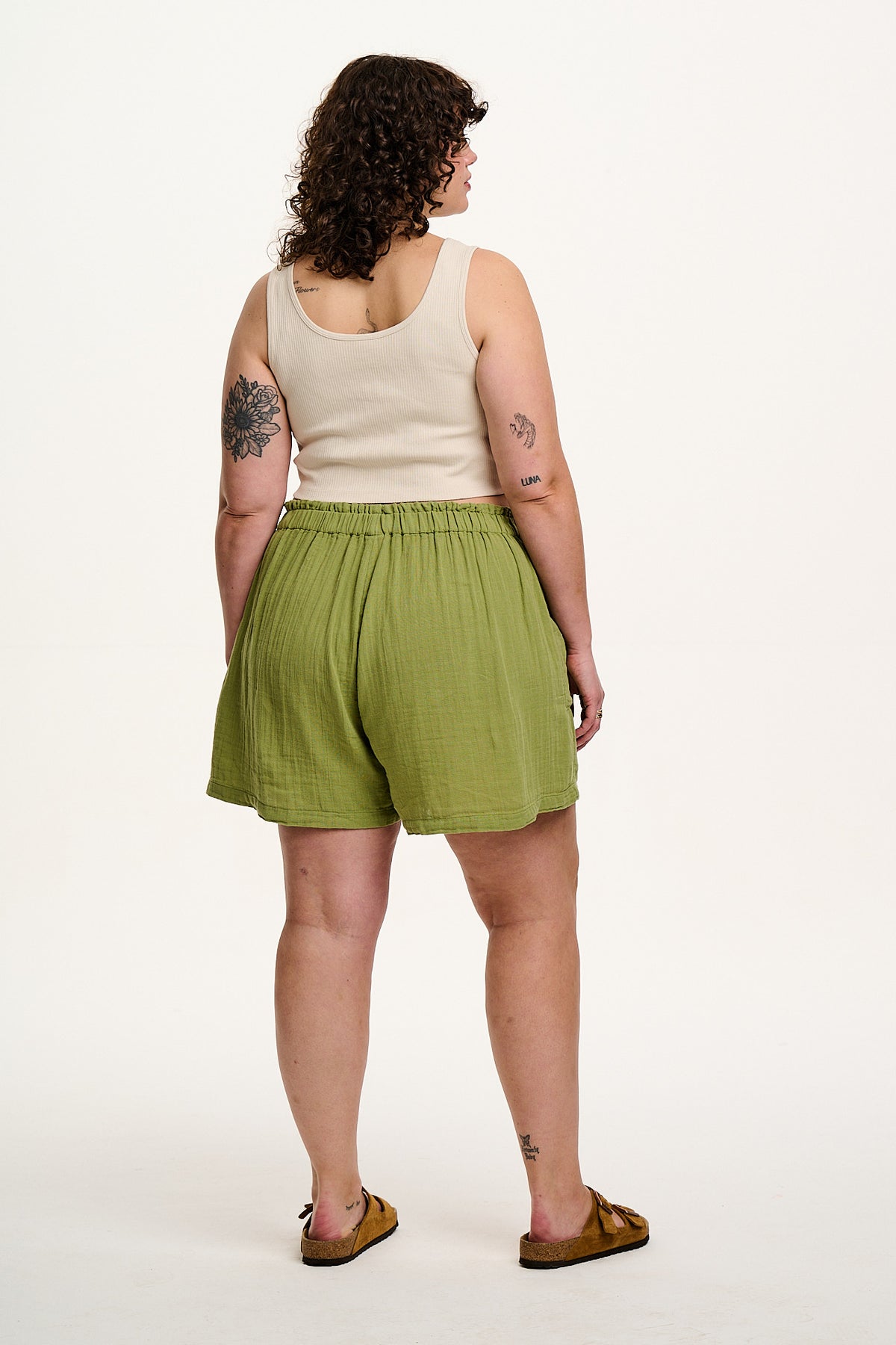 Sierra - Mid-Thigh Shorts Organic Cotton Gauze in Herb Garden Green