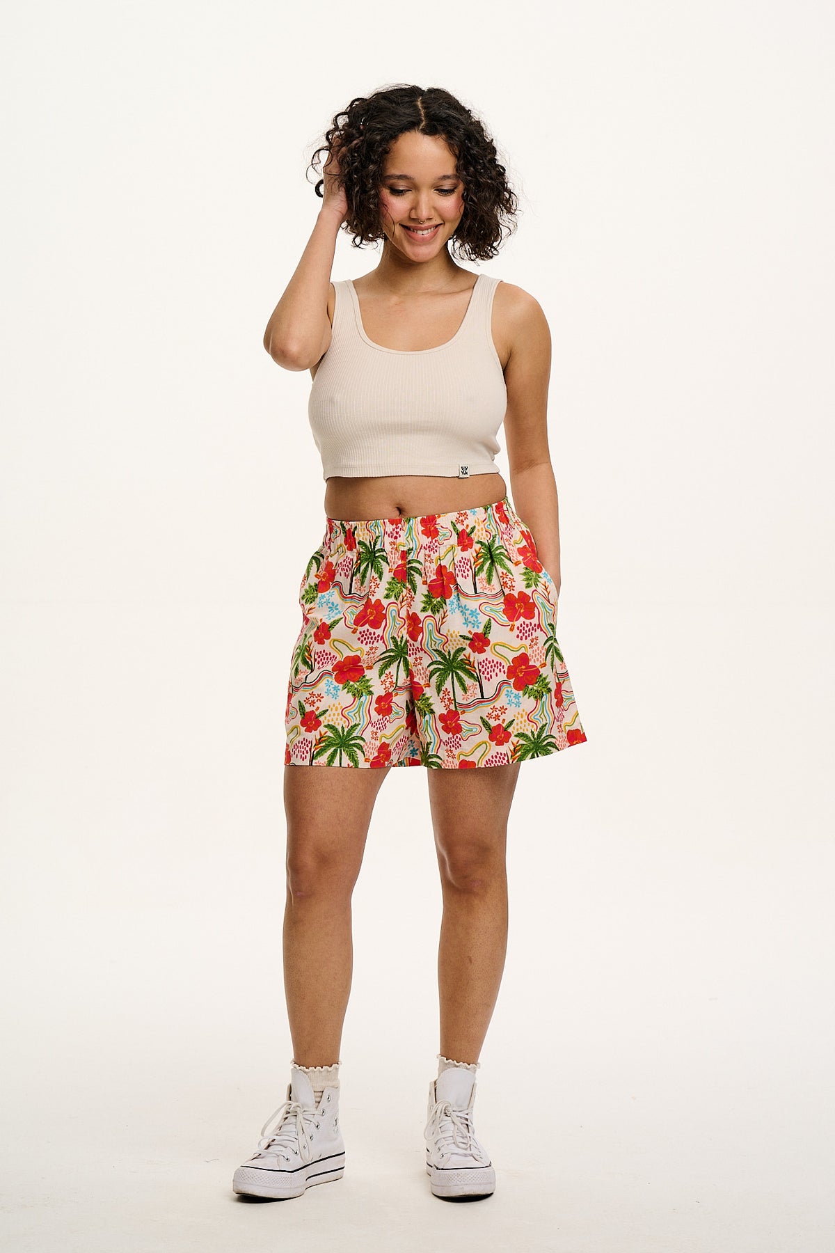 Jessie - Mid-Thigh Shorts Organic Cotton in Totally Tropical Print
