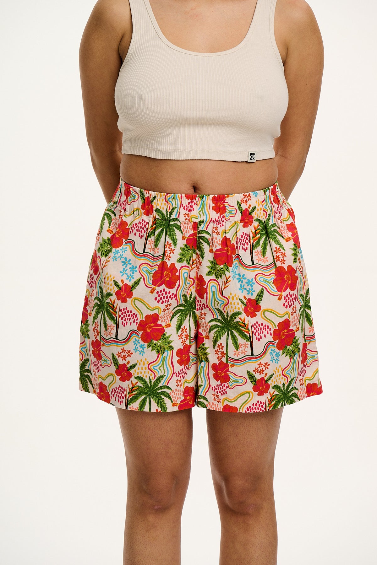 Jessie - Mid-Thigh Shorts Organic Cotton in Totally Tropical Print