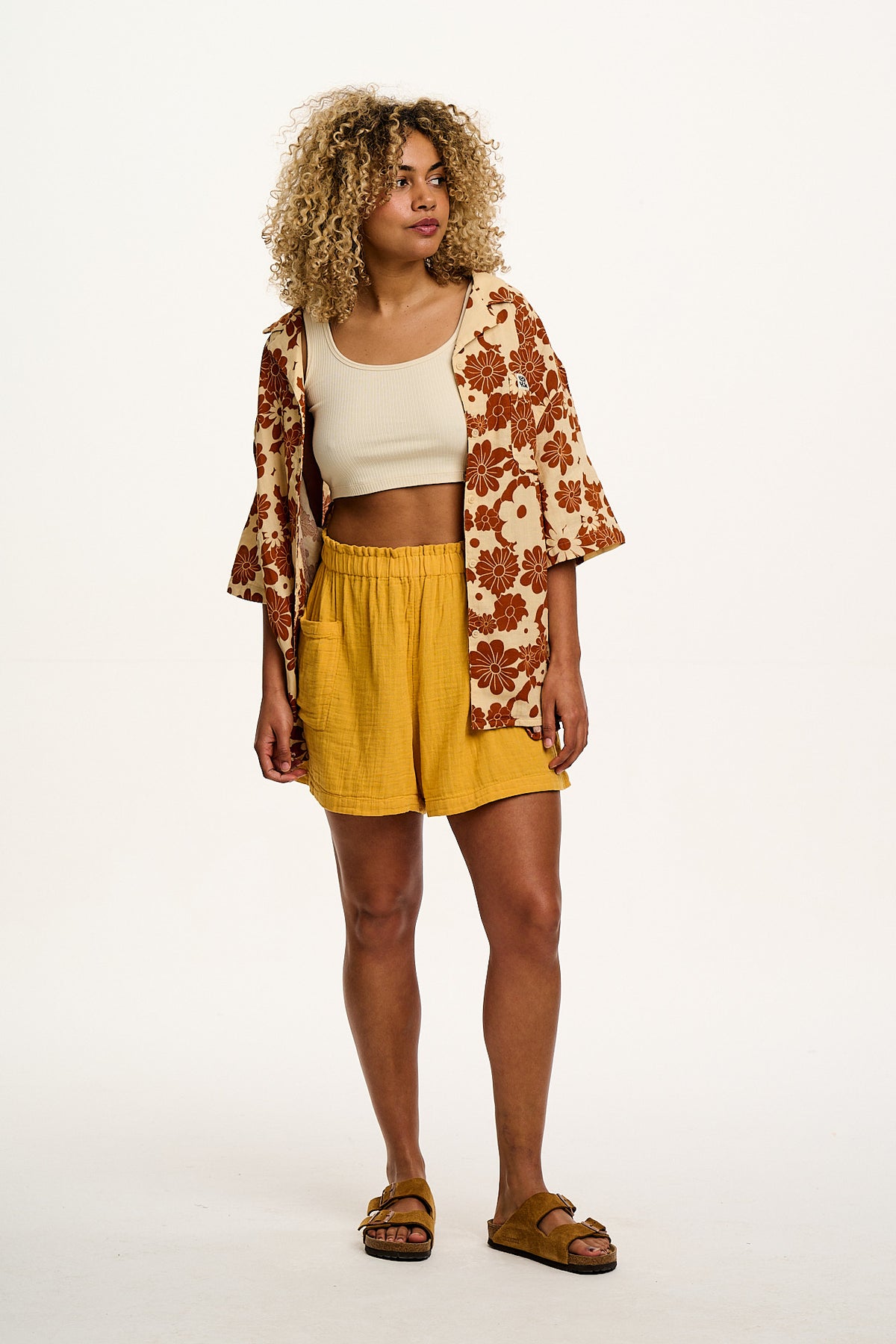 Sierra - Mid-Thigh Shorts Organic Cotton Gauze in Mustard Yellow