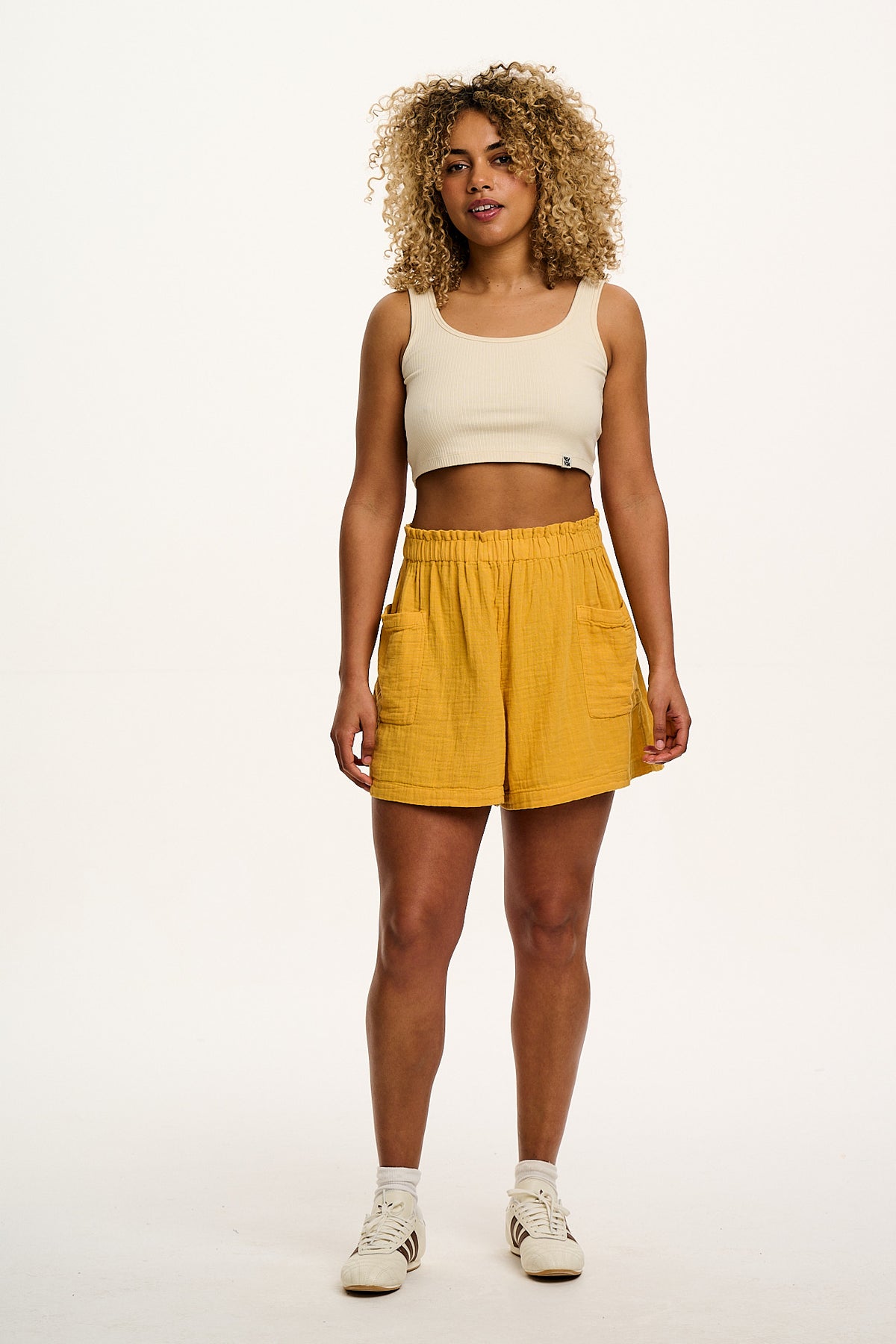 Sierra - Mid-Thigh Shorts Organic Cotton Gauze in Mustard Yellow