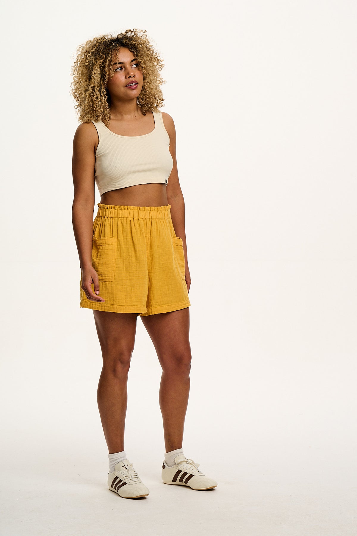 Sierra - Mid-Thigh Shorts Organic Cotton Gauze in Mustard Yellow