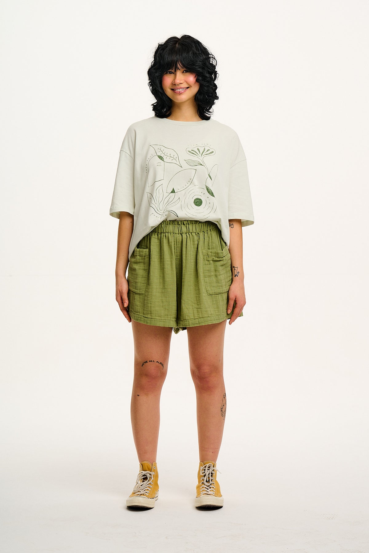 Sierra - Mid-Thigh Shorts Organic Cotton Gauze in Herb Garden Green