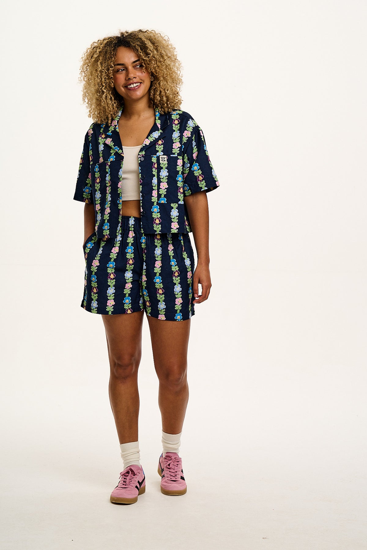 Jessie - Cotton & Linen Shorts in Navy Island Bloom Floral Print