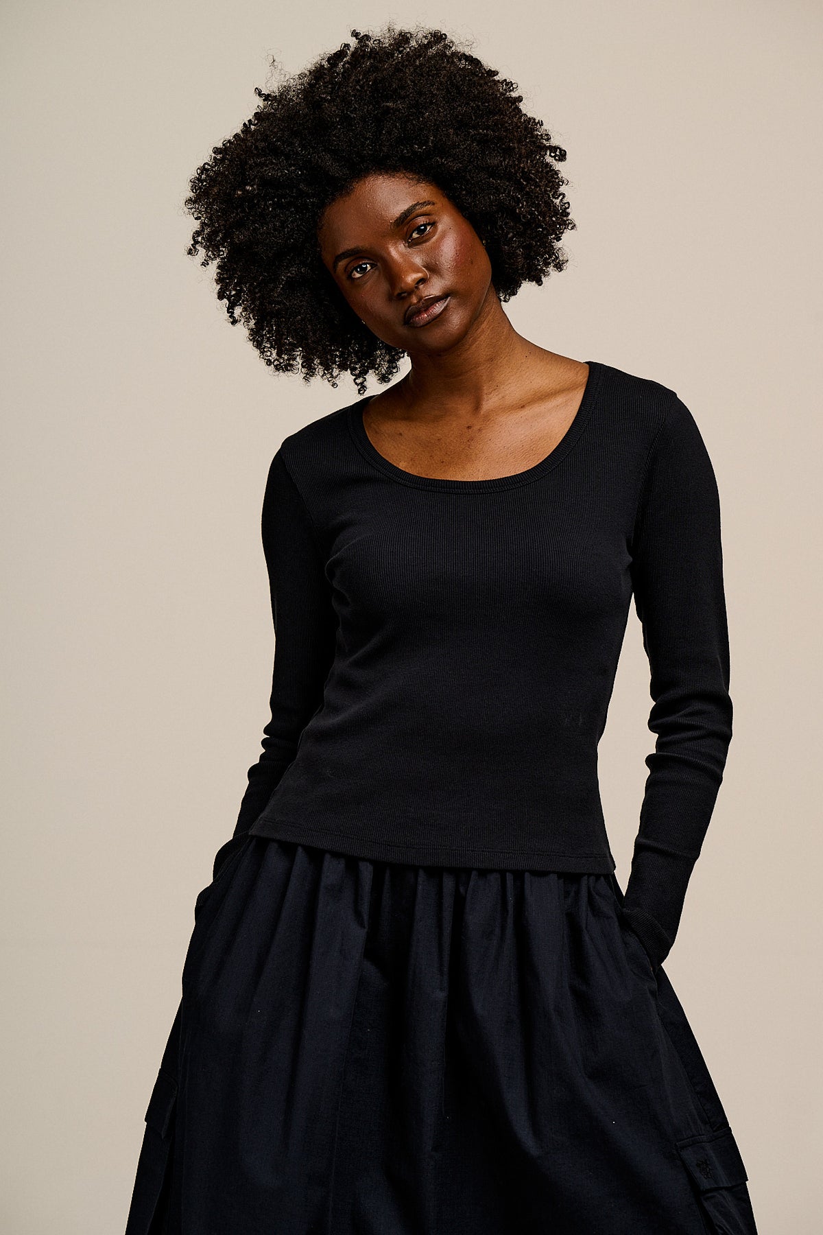 Remy - Scoop Neck Long Sleeve T-Shirt Organic Cotton in Black