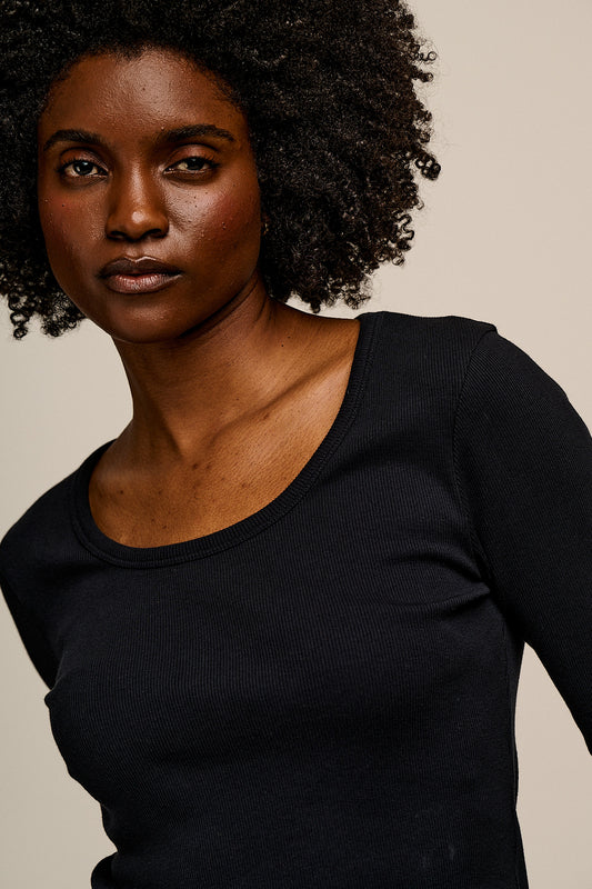Remy - Scoop Neck Long Sleeve T-Shirt Organic Cotton in Black