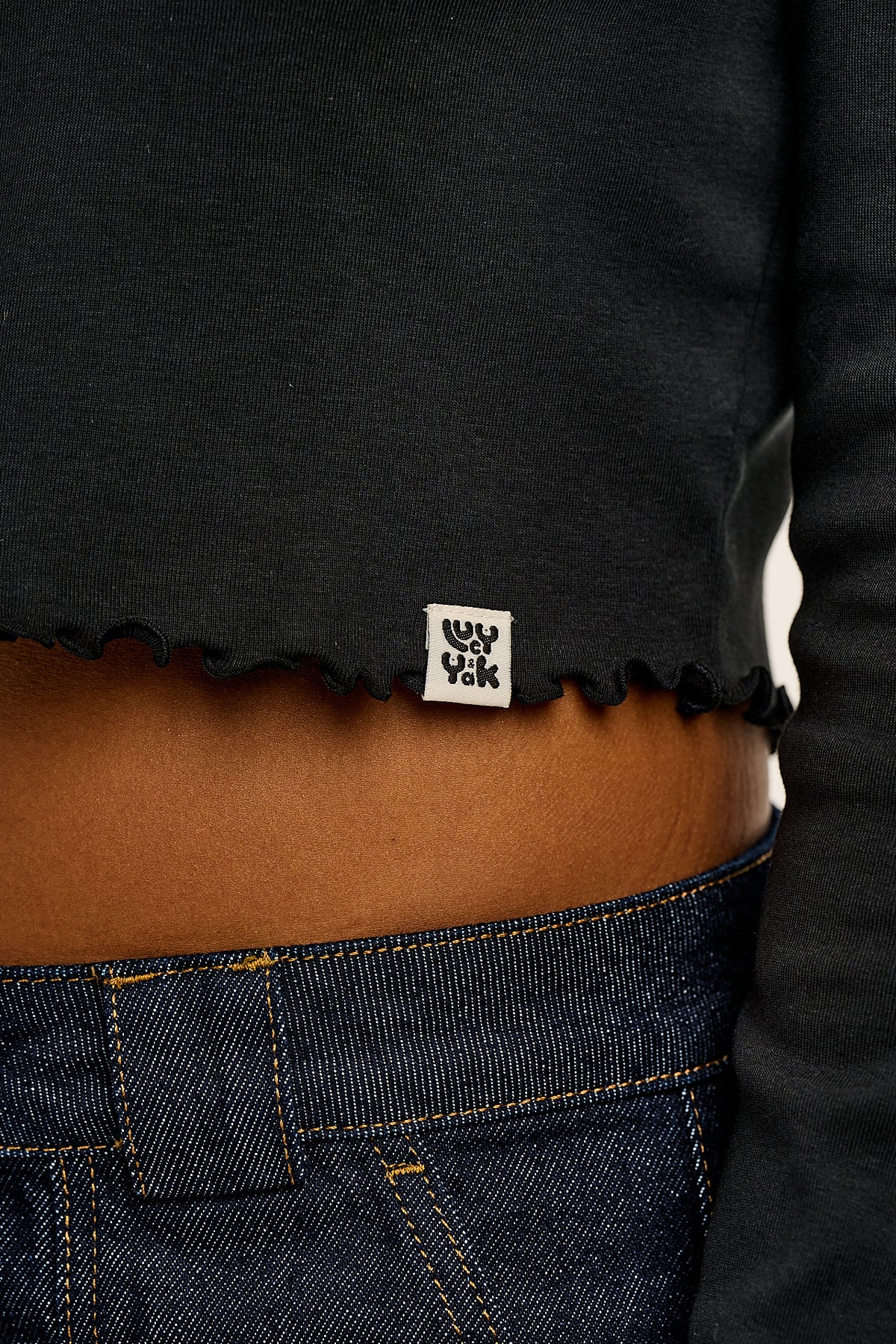 Hansel - Long Sleeve Cotton Crop Top in Black