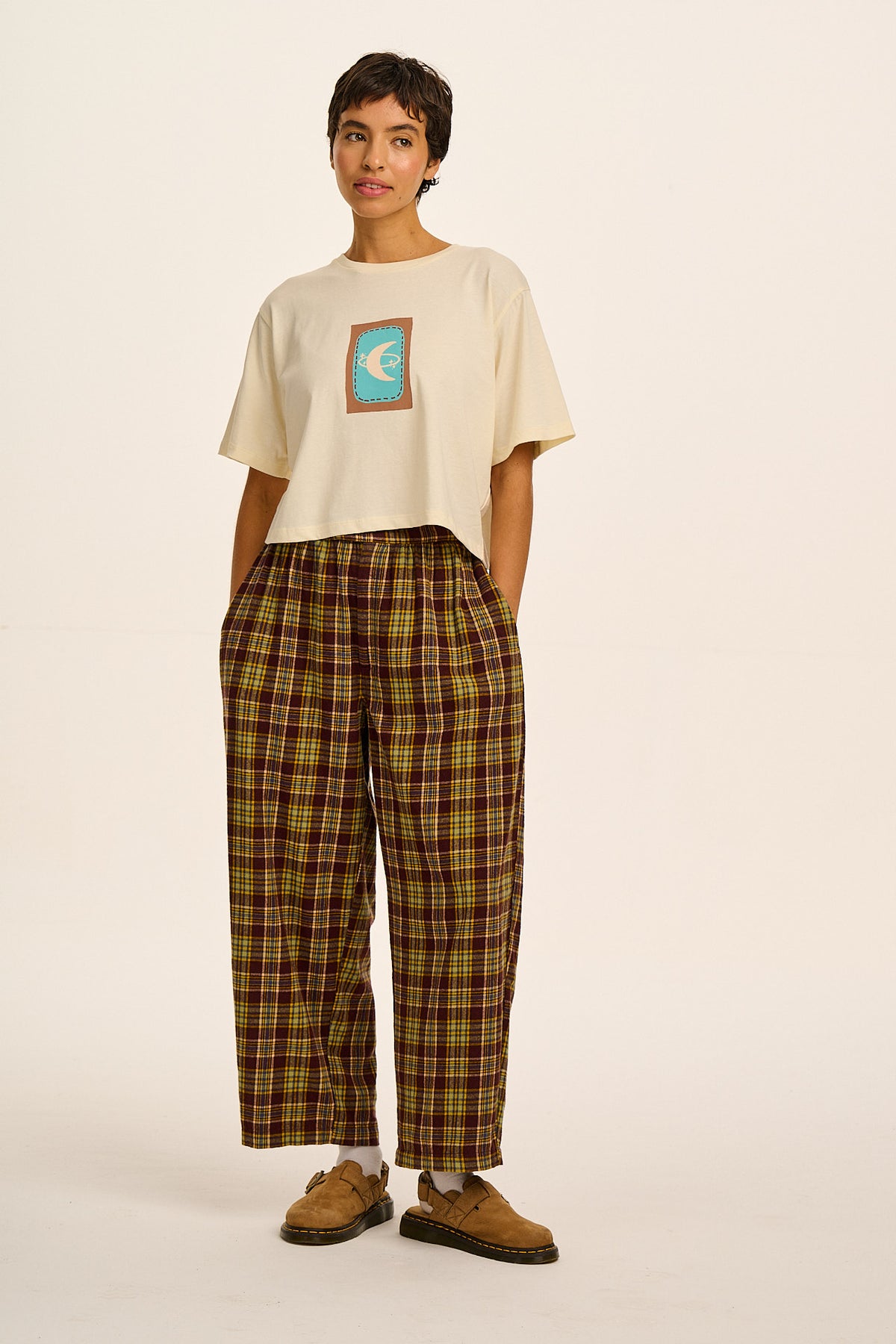 Zayla - Cropped Boxy T-Shirt Organic Cotton in Ecru New Moon Print