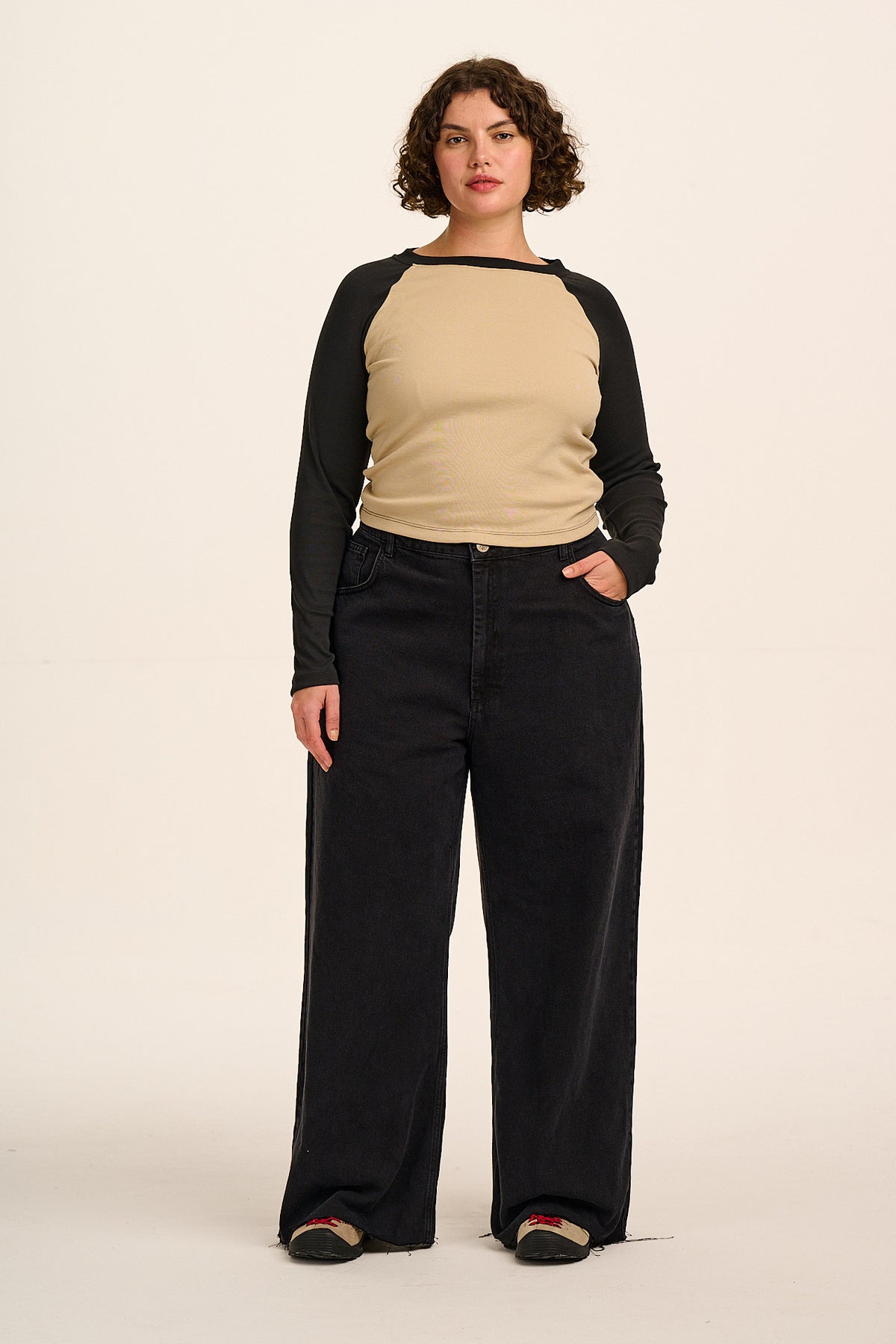 Carter - Wide Leg Jeans Organic Cotton Denim in Washed Black