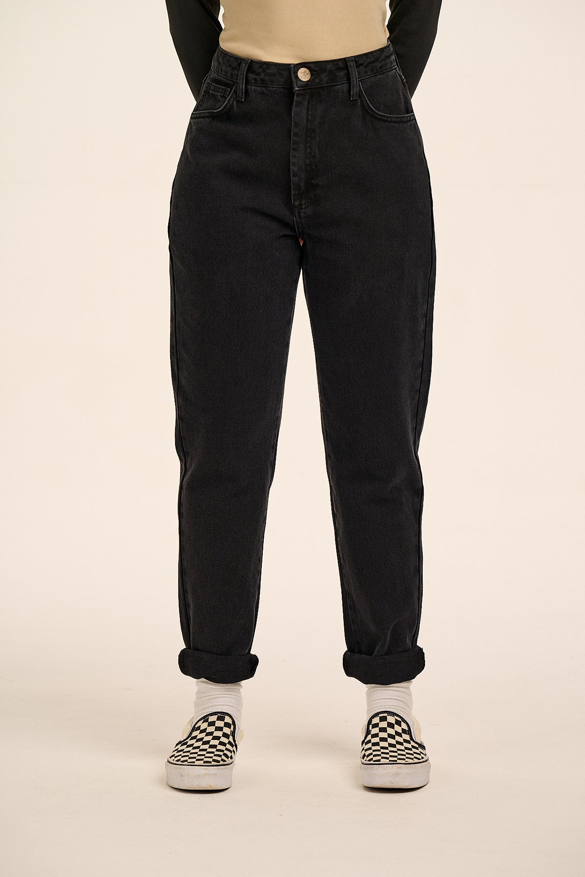 Dana - Mom Jeans Organic Cotton Denim in Washed Black