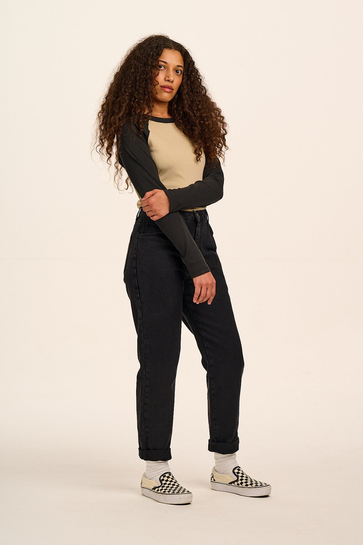 Dana - Mom Jeans Organic Cotton Denim in Washed Black