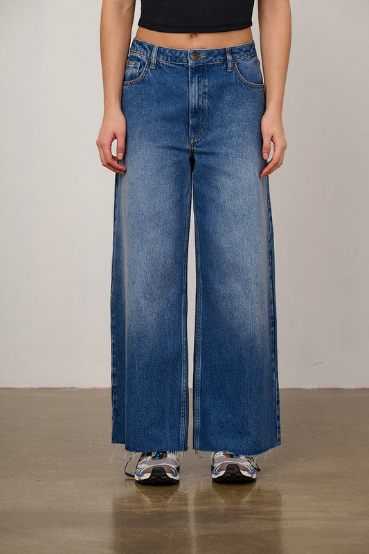 Carter - High Waisted Denim Jeans in Vintage Wash Blue