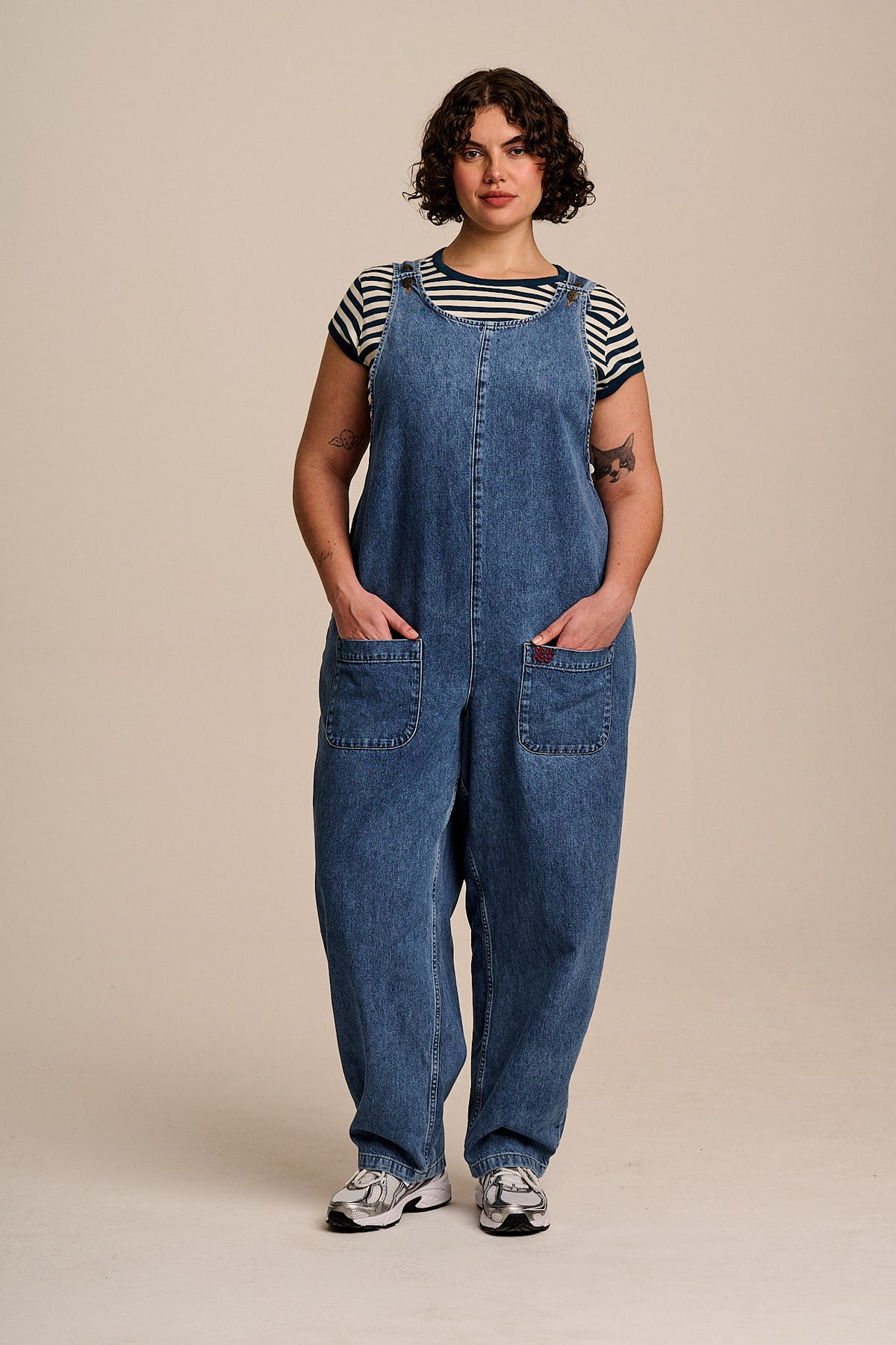 Ara - Barrel Leg Dungarees Organic Cotton Denim in New Mid Wash