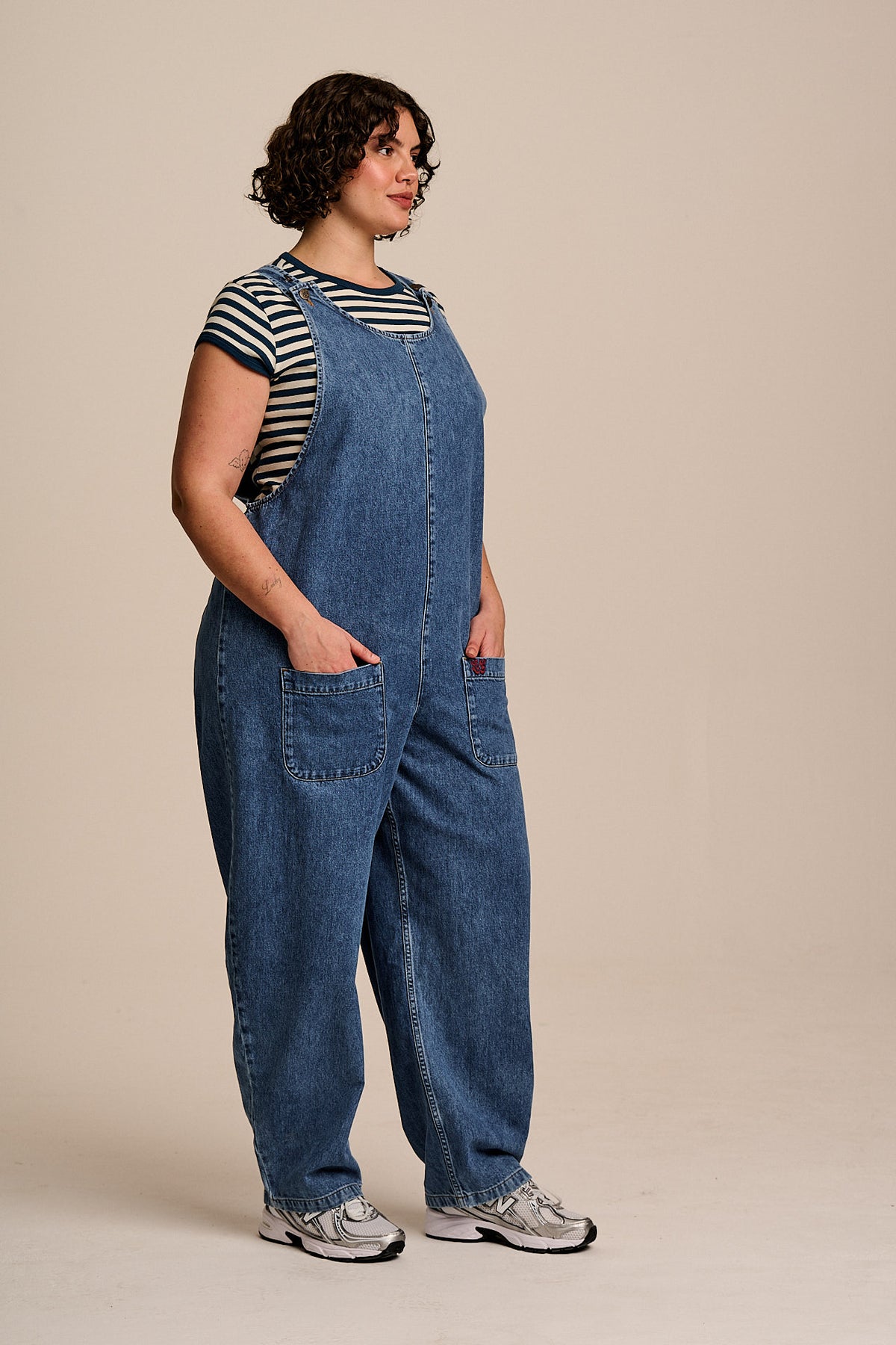 Ara - Barrel Leg Dungarees Organic Cotton Denim in New Mid Wash