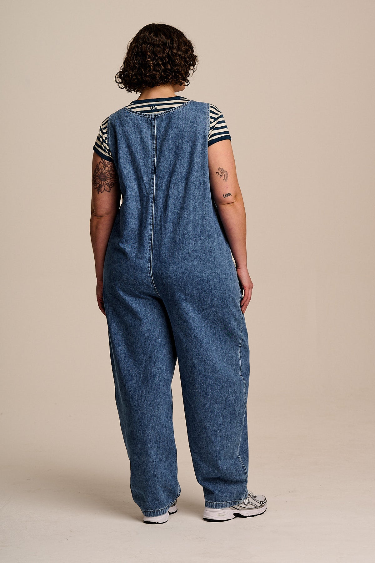 Ara - Barrel Leg Dungarees Organic Cotton Denim in New Mid Wash