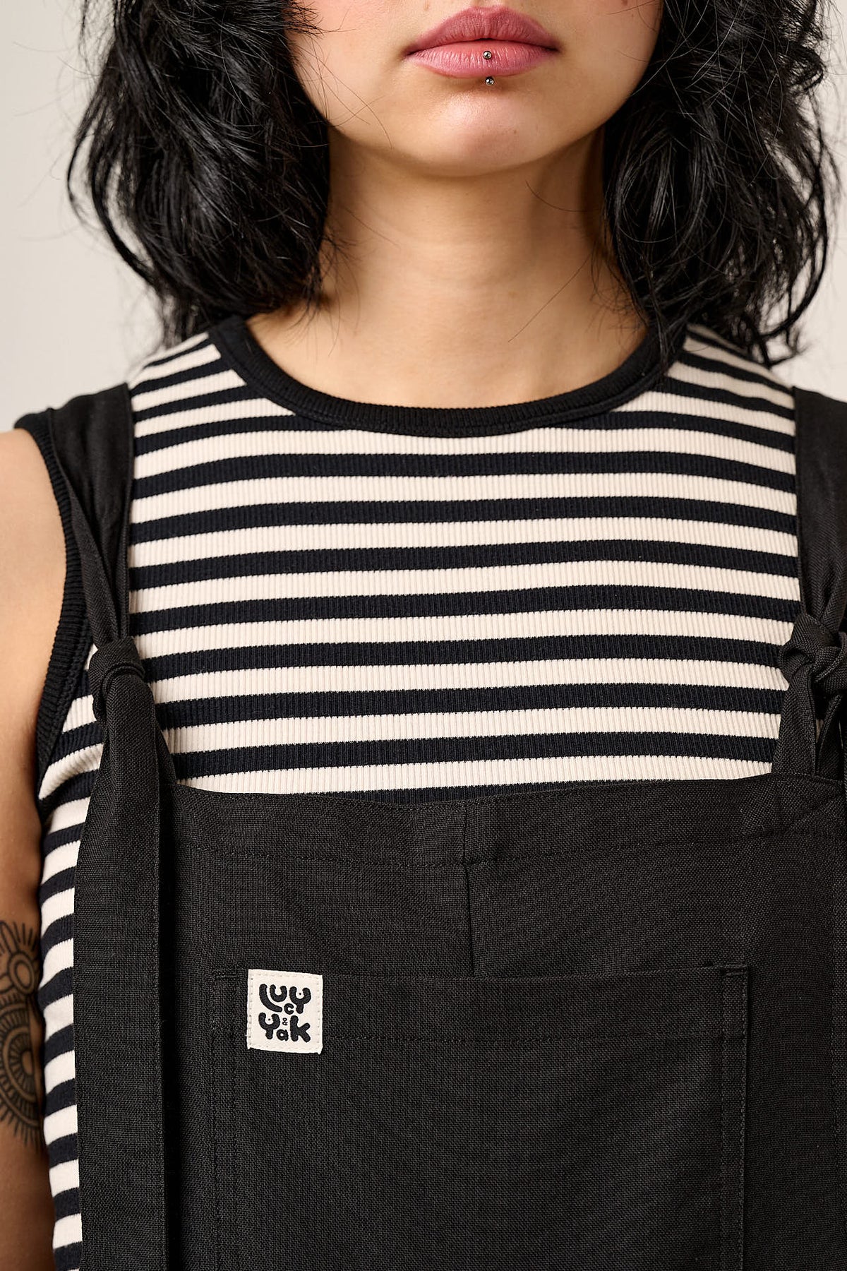 Una - Cropped Straight Leg Dungarees Organic Cotton in Black