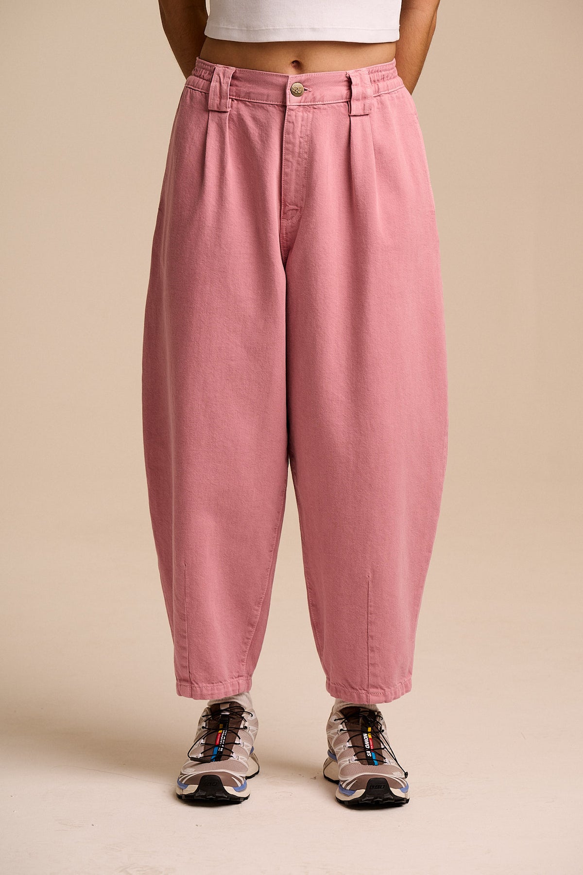 Ashby - Barrel Leg Trousers Organic Cotton Denim in Washed Pink