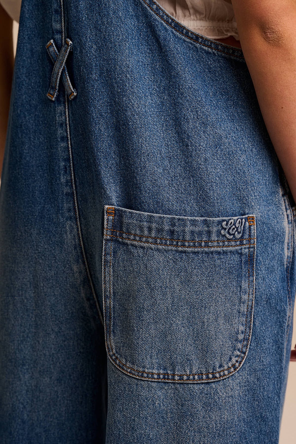 Toluca - Barrel Leg Dungarees Organic Cotton Denim in Vintage Wash