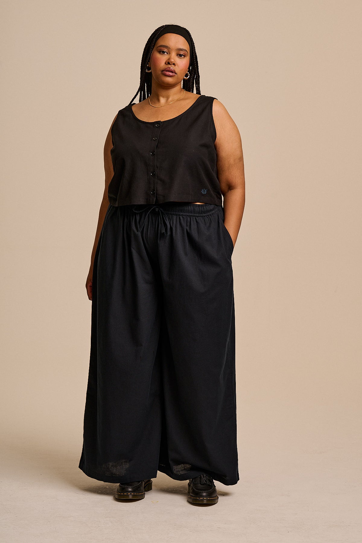 Aster - Cotton & Linen Trousers in Black