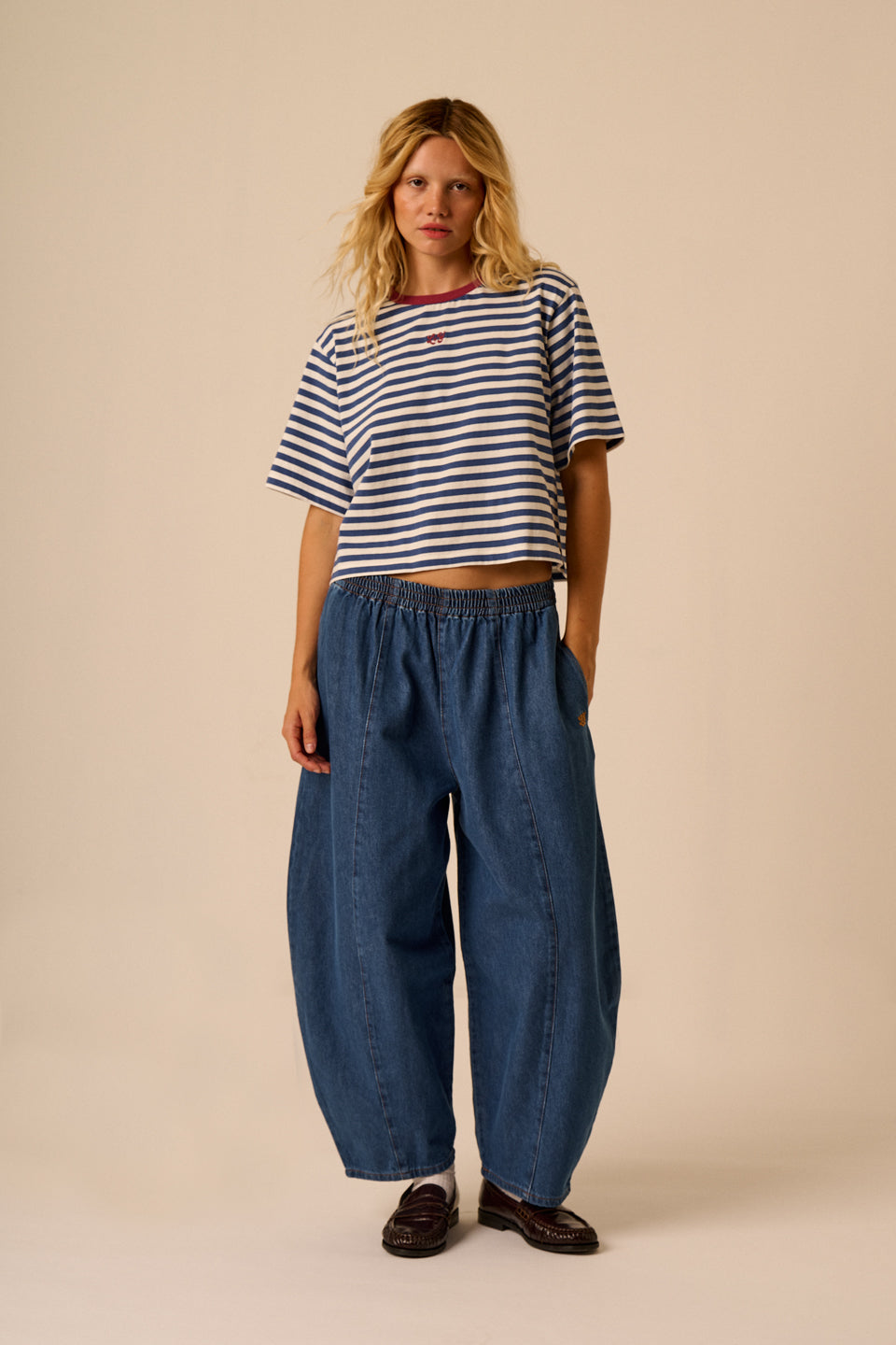 Obregon - Barrel Leg Jeans Organic Cotton Blend Denim in Mid Wash Blue