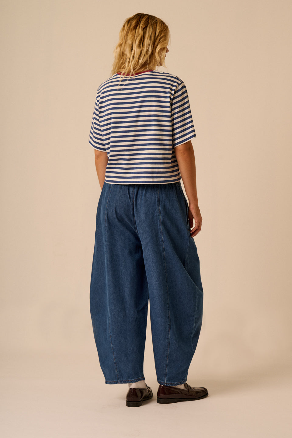 Obregon - Barrel Leg Jeans Organic Cotton Blend Denim in Mid Wash Blue