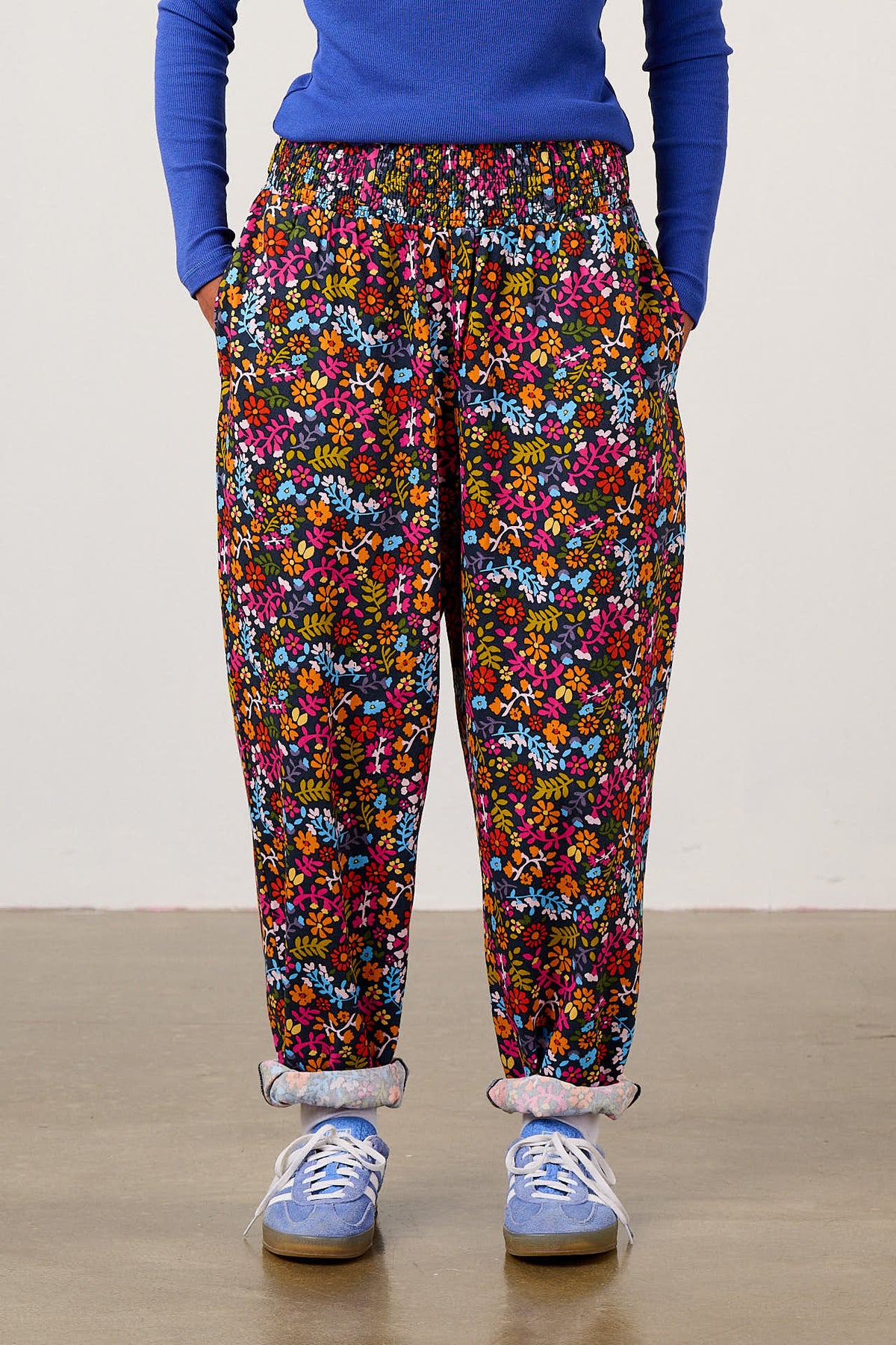 Alexa - Tapered Leg Trousers Organic Cotton in Retro Picnic Floral