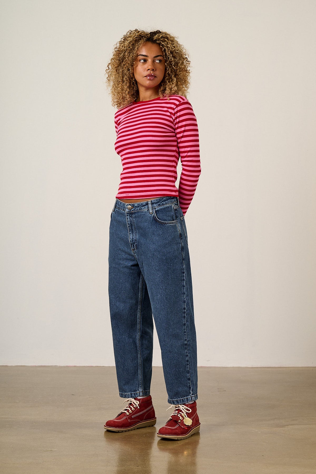 Drew - Cropped Straight Leg Jeans Organic Cotton Denim in Mid Wash Blue