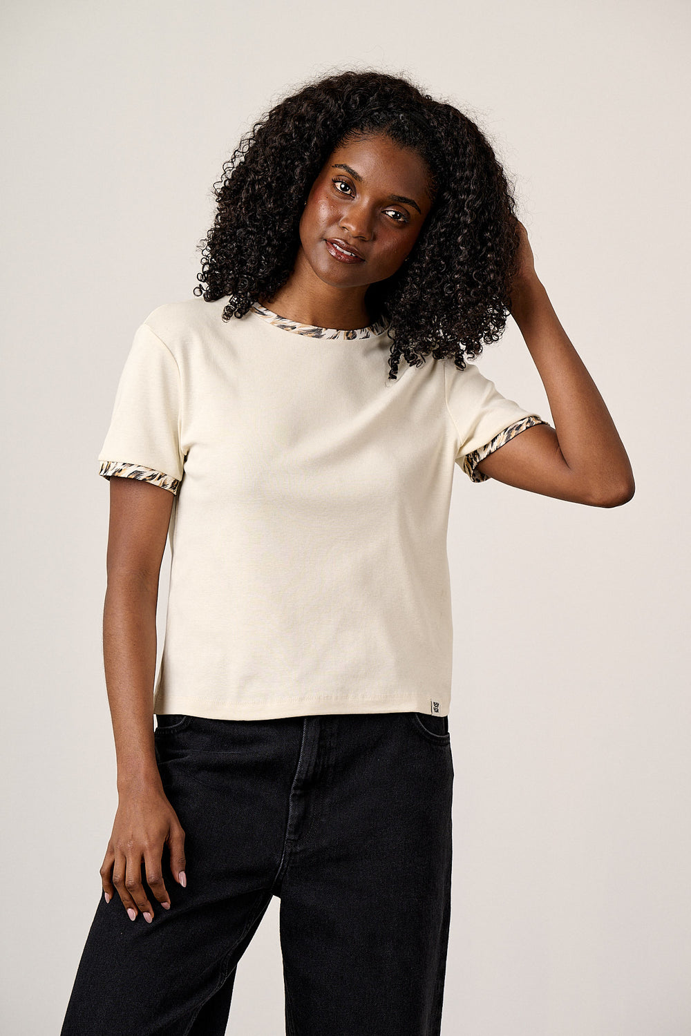 Maya - Cotton T-Shirt in Leo Swirl Trim