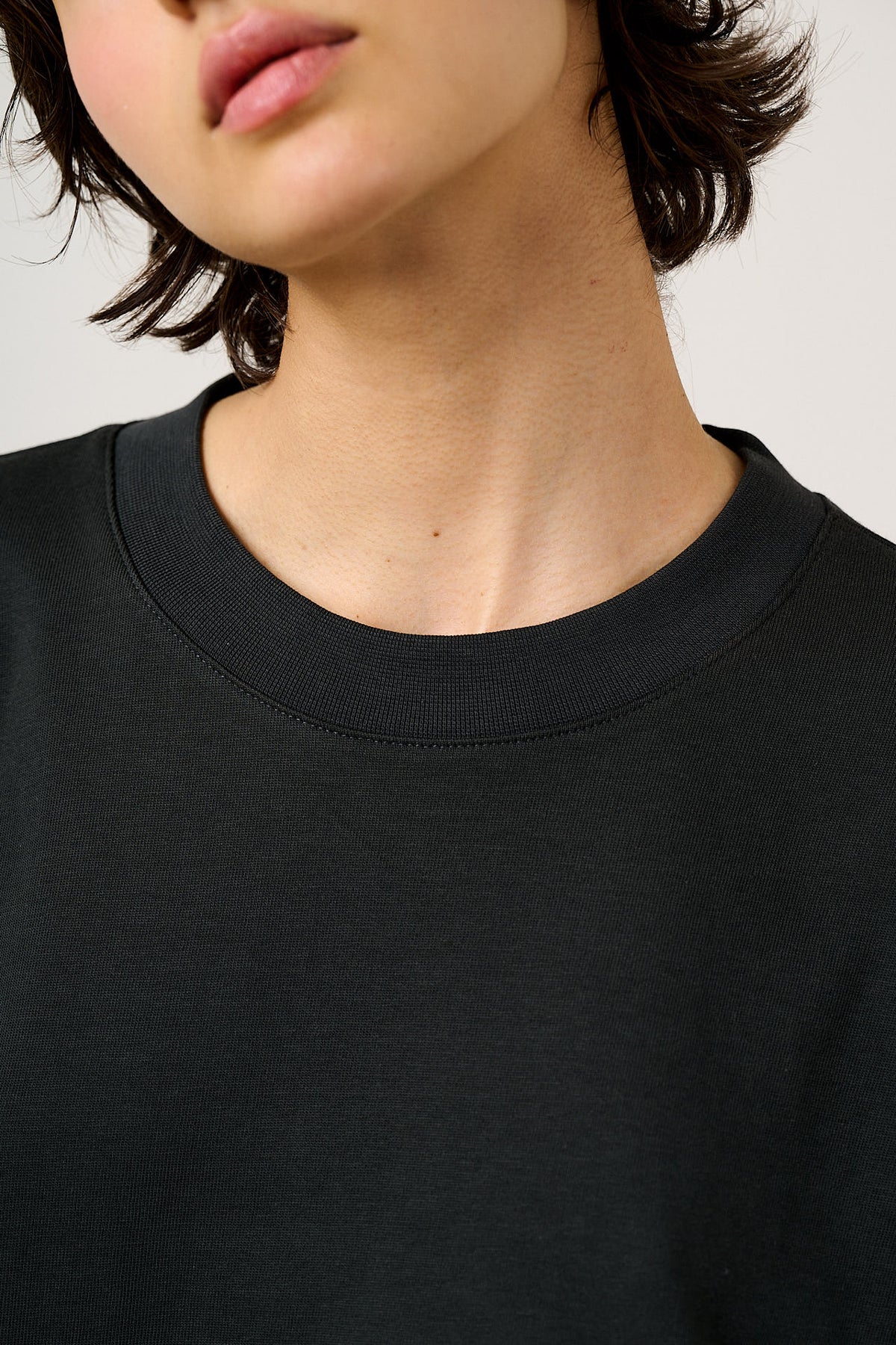 Noa - Boxy T-Shirt Organic Cotton in Charcoal