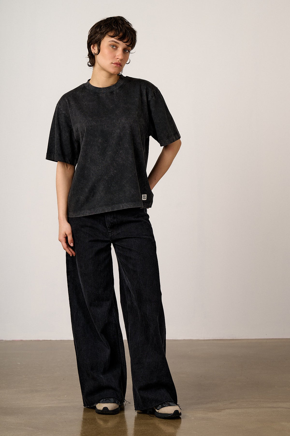 Noa - Boxy T-Shirt Organic Cotton in Washed Black