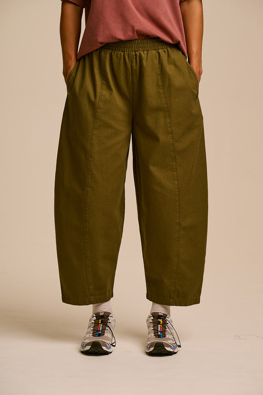 Obregon - Barrel Leg Trousers Organic Cotton in Khaki Green
