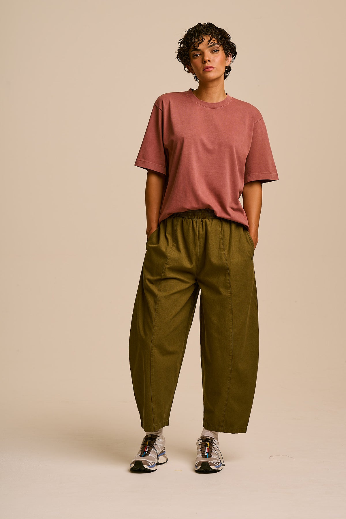 Obregon - Barrel Leg Trousers Organic Cotton in Khaki Green
