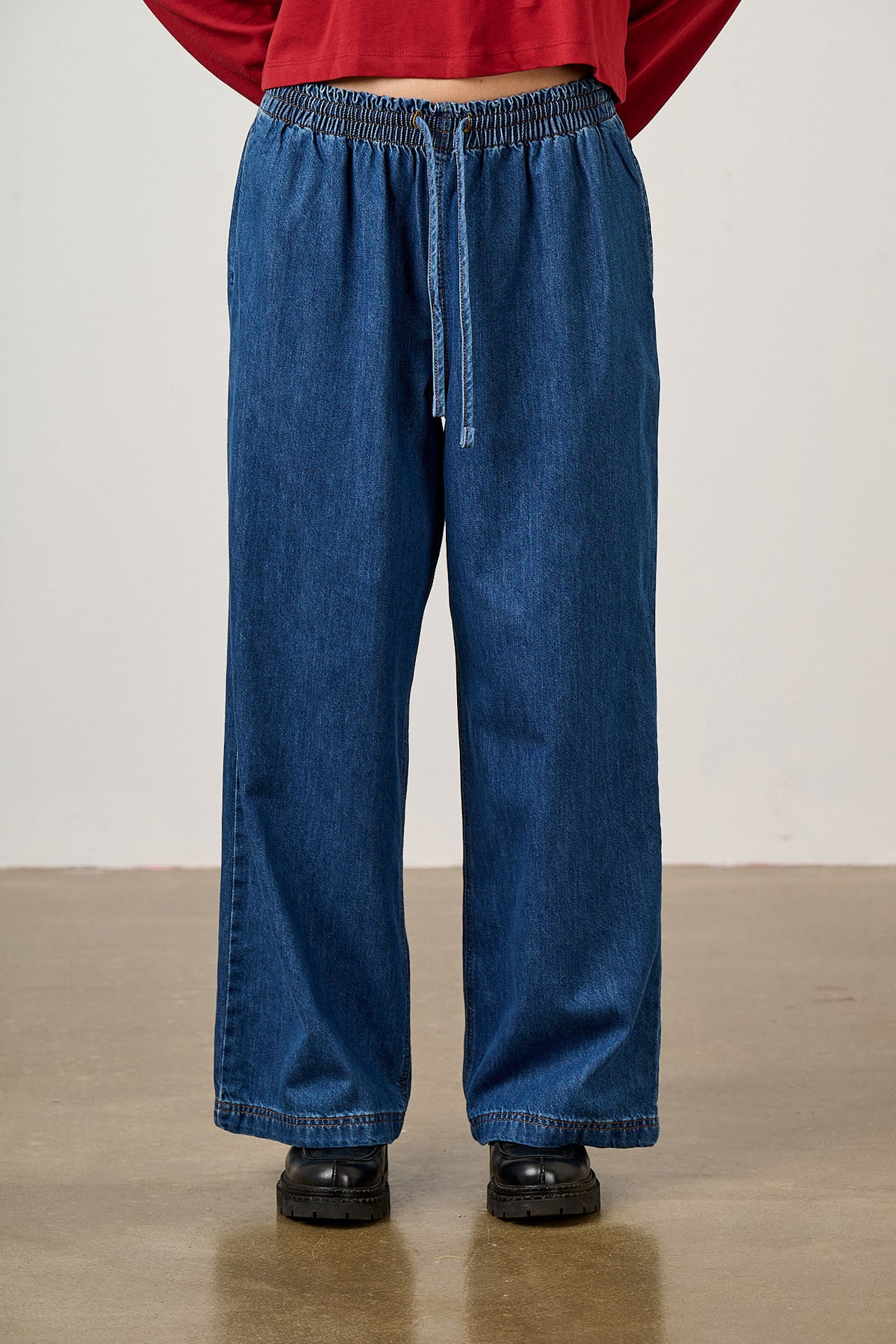 Norris - Wide Leg Jeans Organic Cotton Denim in Mid Wash Blue