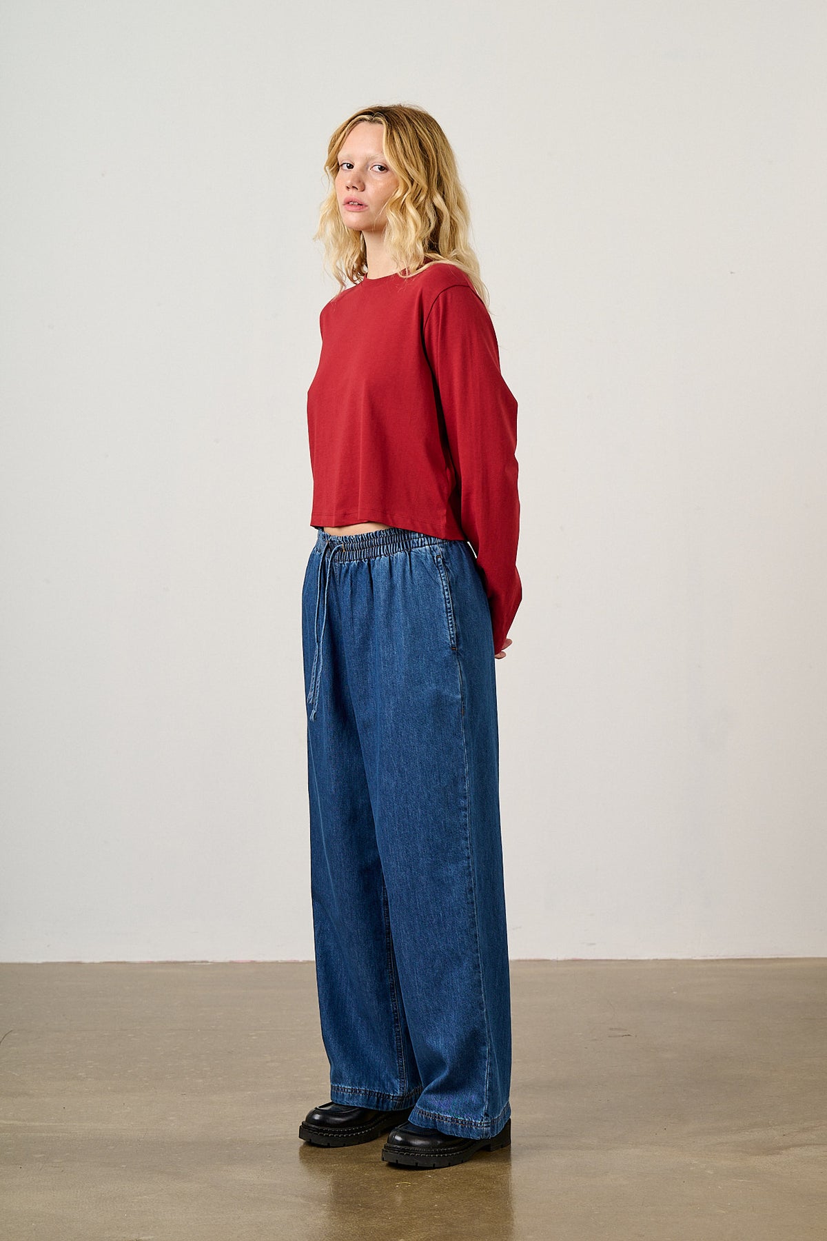Norris - Wide Leg Jeans Organic Cotton Denim in Mid Wash Blue