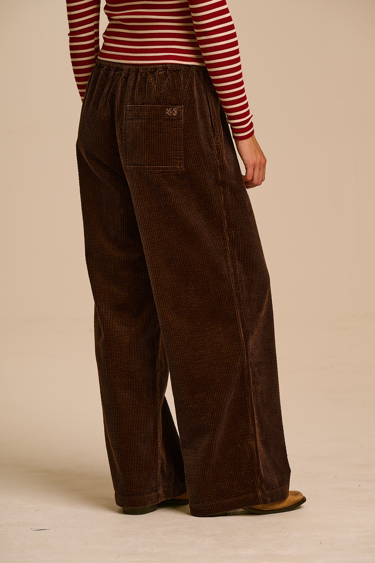 Norris - Wide Leg Trousers Organic Cotton Corduroy in Chocolate