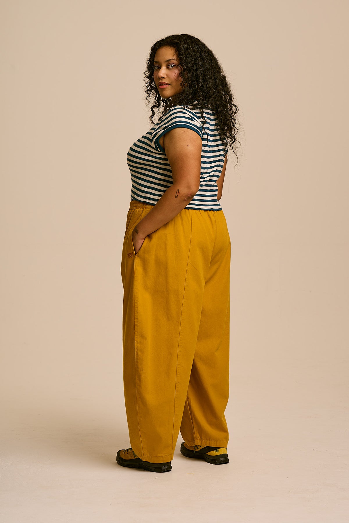 Obregon - Barrel Leg Trousers Organic Cotton in Mustard
