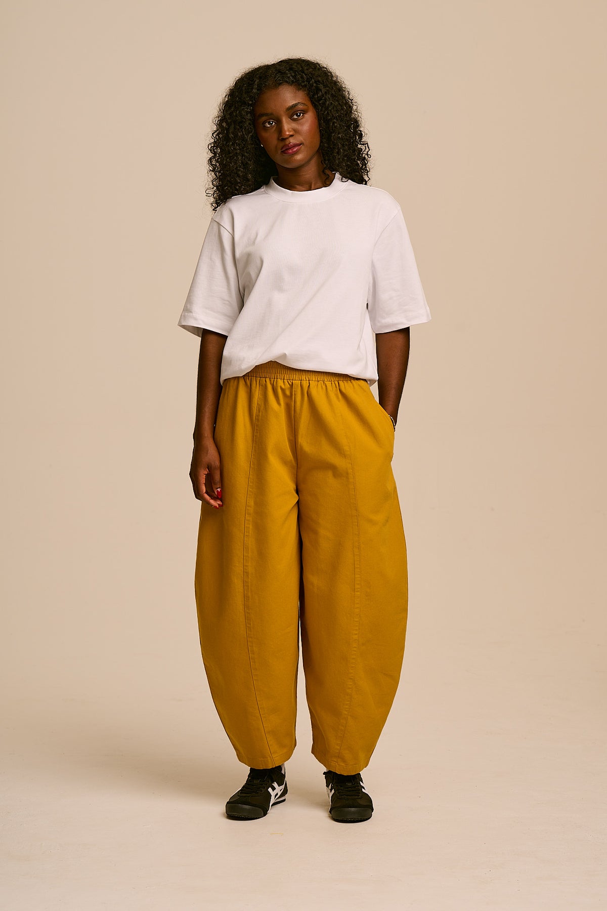 Obregon - Barrel Leg Trousers Organic Cotton in Mustard