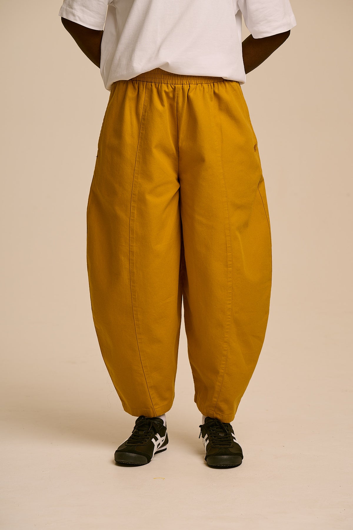 Obregon - Barrel Leg Trousers Organic Cotton in Mustard